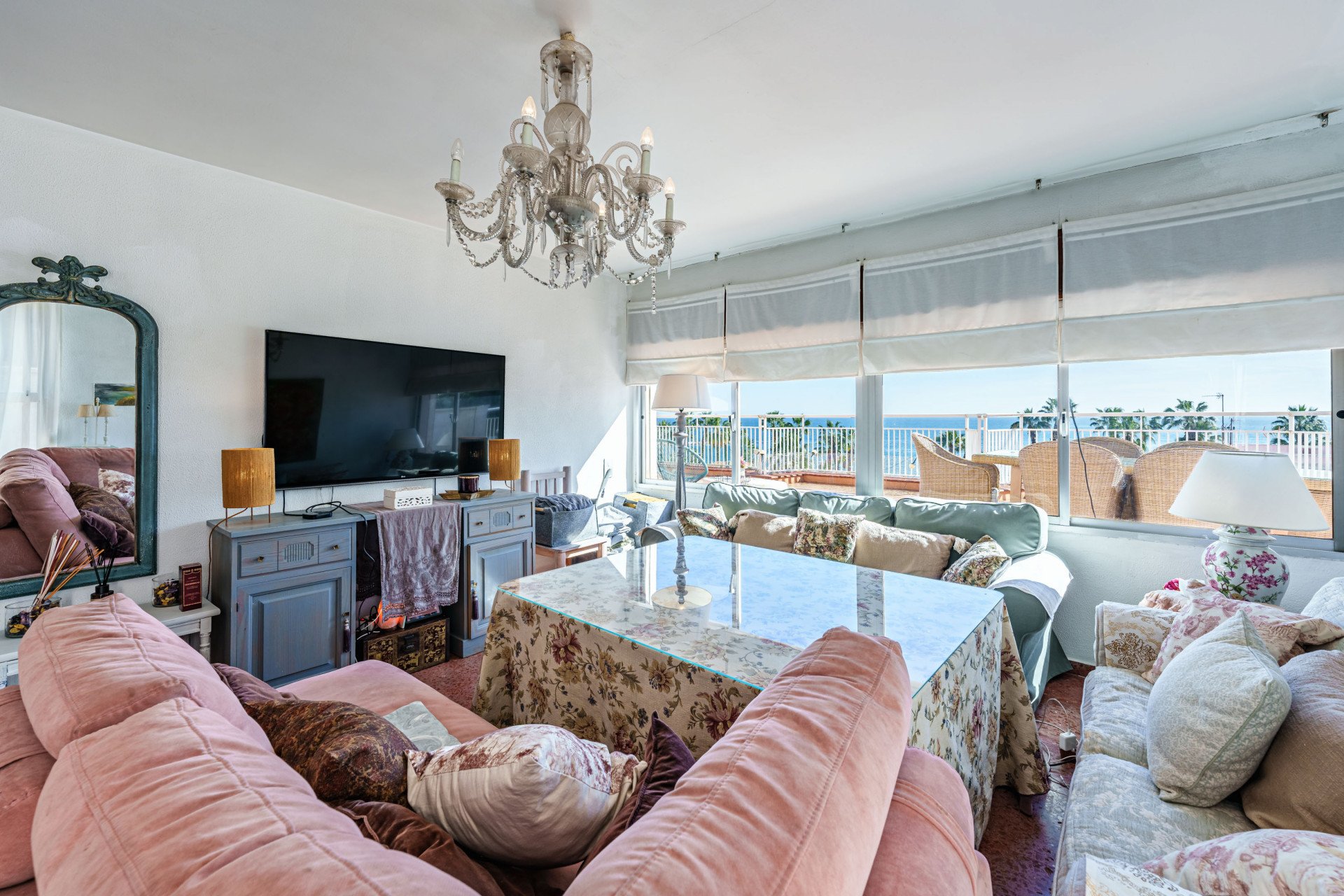 Spacious beachside penthouse with sea views in El Limonar in Malaga