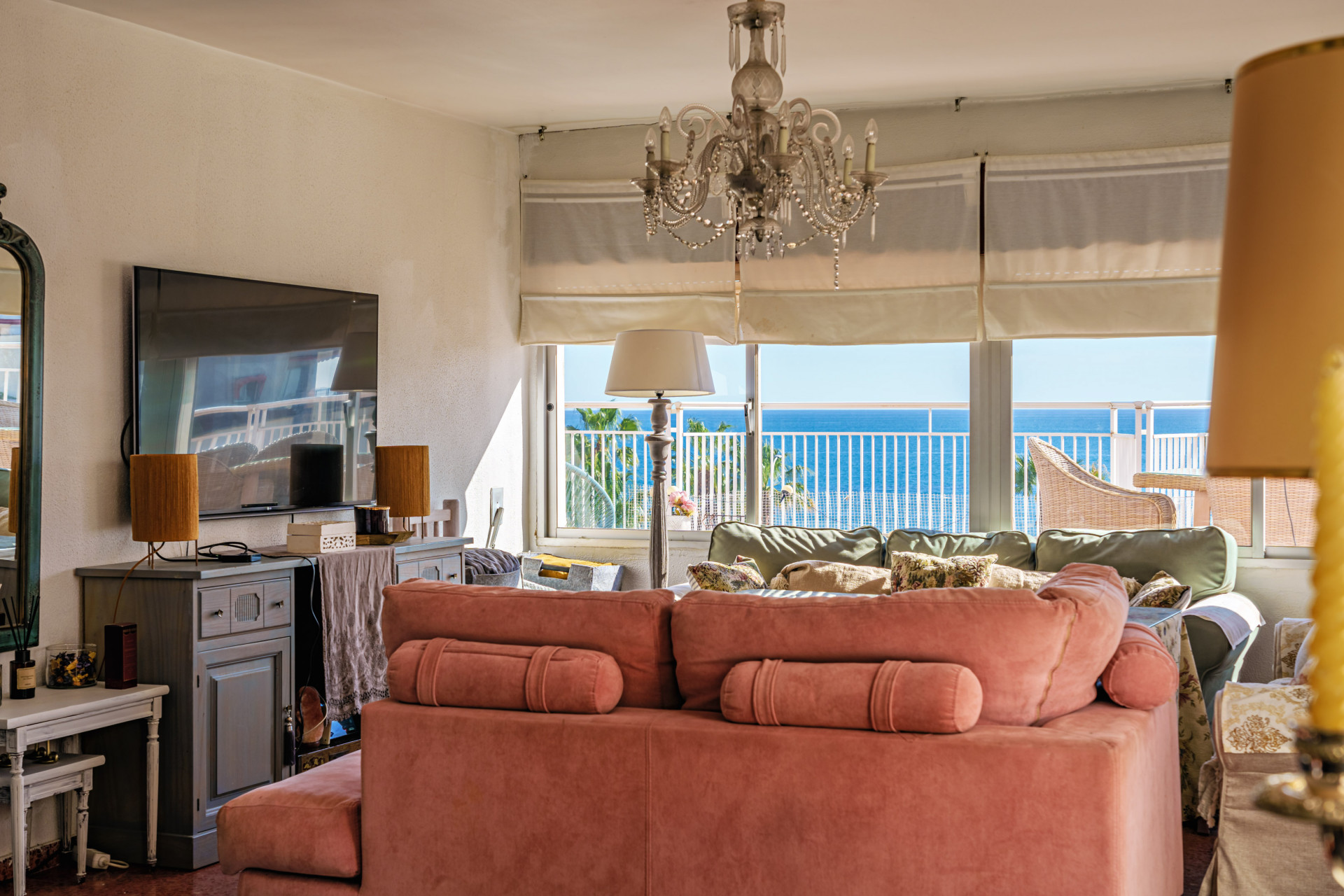 Ruim penthouse aan het strand met uitzicht op zee in El Limonar in Malaga