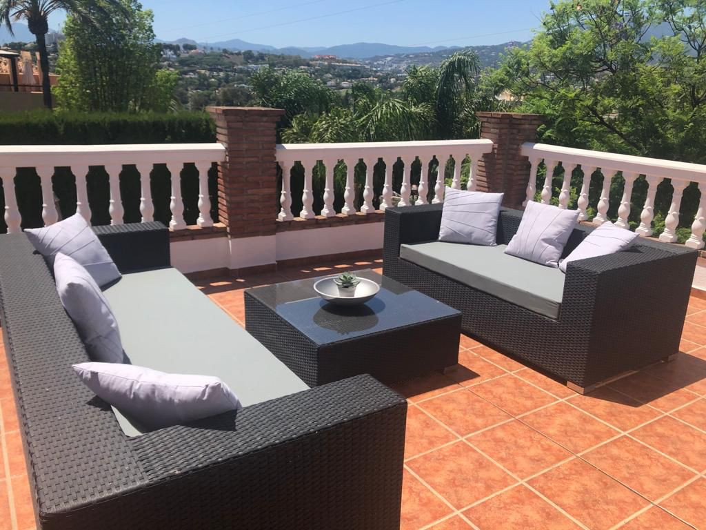 Lovely family villa in Atalaya de Río Verde in Nueva Andalucia