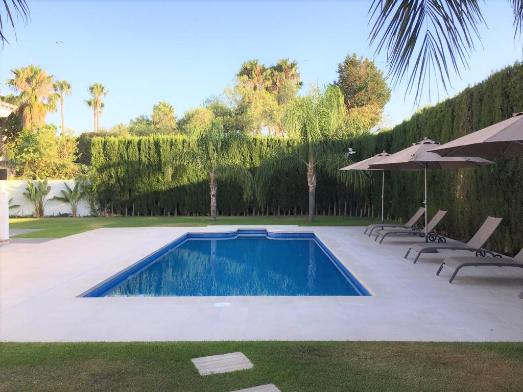 Lovely family villa in Atalaya de Río Verde in Nueva Andalucia