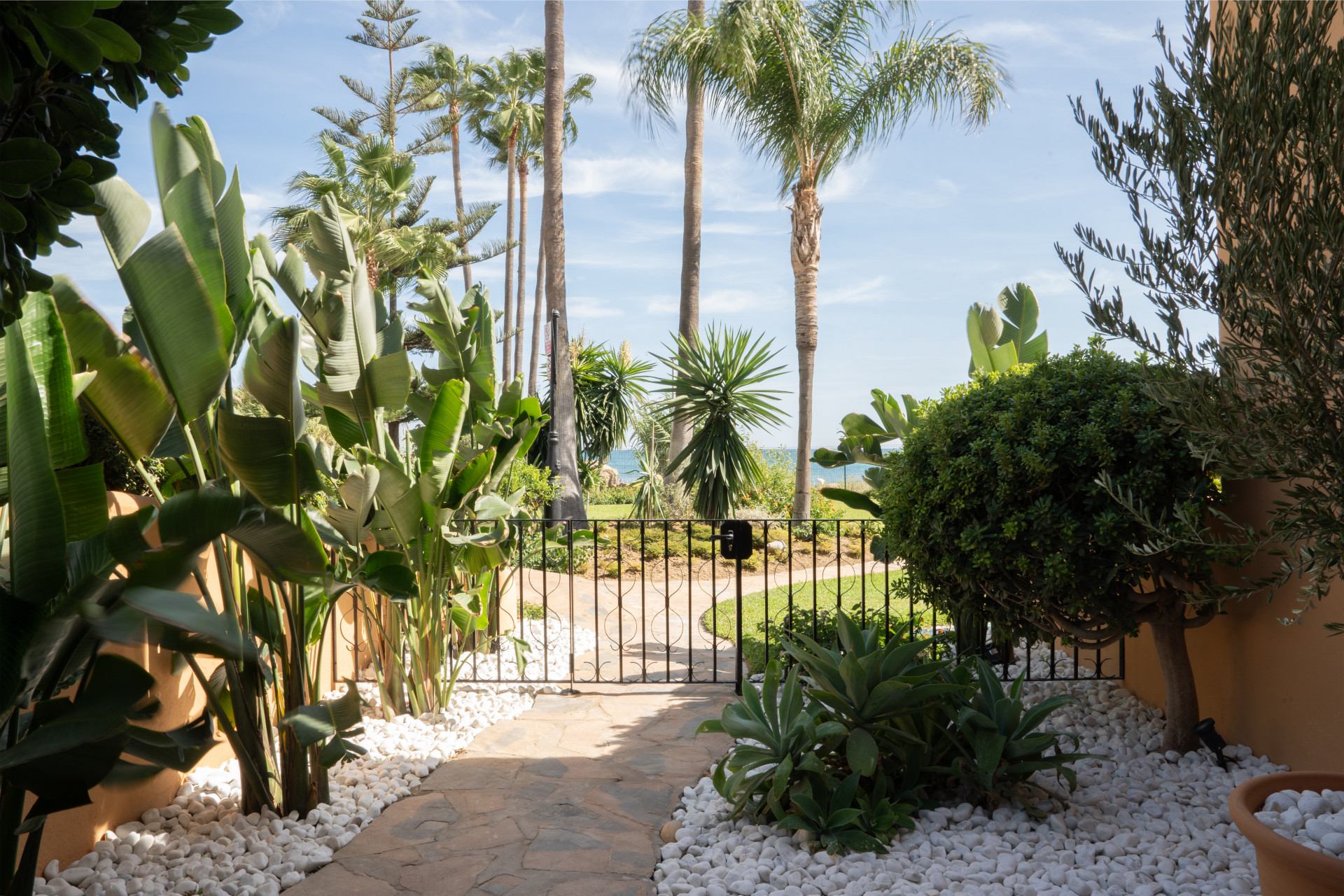 Luxurious Beachfront Apartment in Estepona