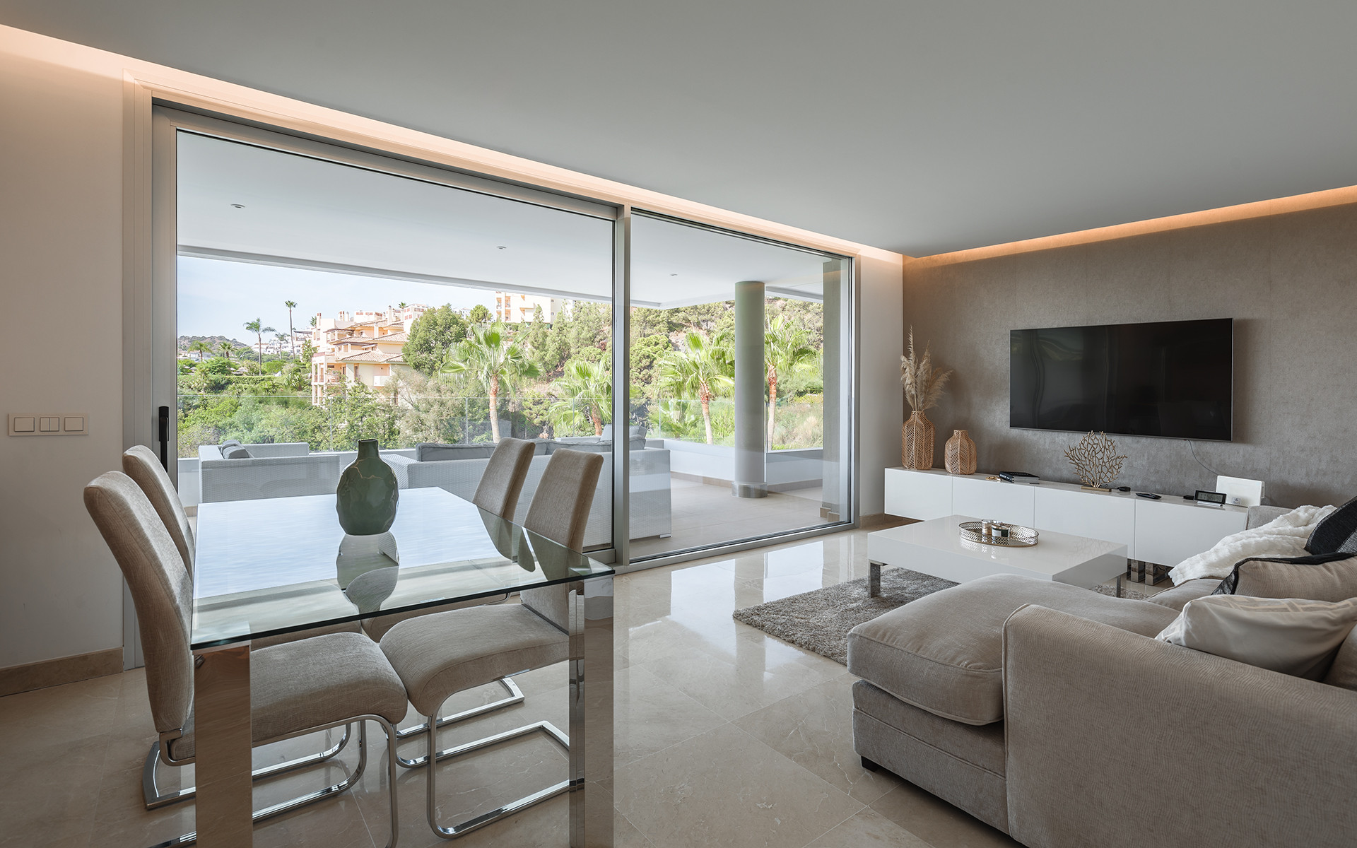 3-bedroom modern apartment with nice views in La Reserva de Alcuzcuz in Benahavis