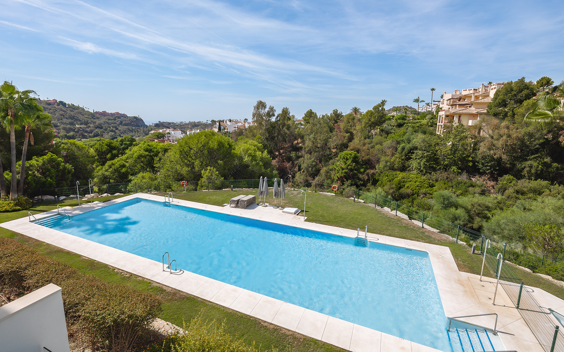 3-bedroom modern apartment with nice views in La Reserva de Alcuzcuz in Benahavis