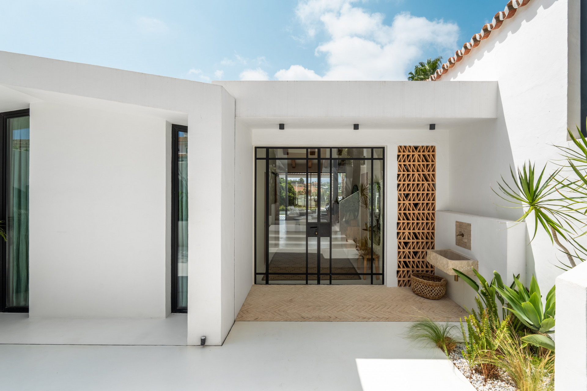 Amazing designer front line villa in a gated complex in Nueva Andalucía in Nueva Andalucia