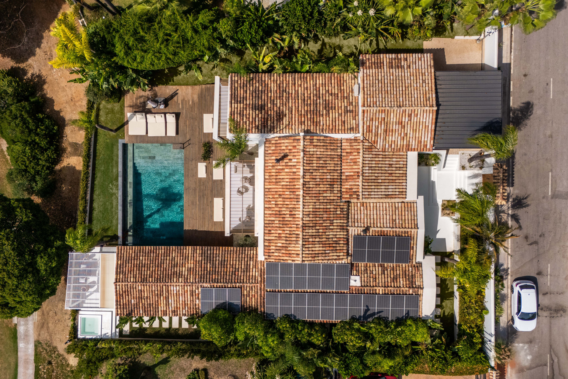 Designer villa in een afgesloten complex in Nueva Andalucía in Nueva Andalucia