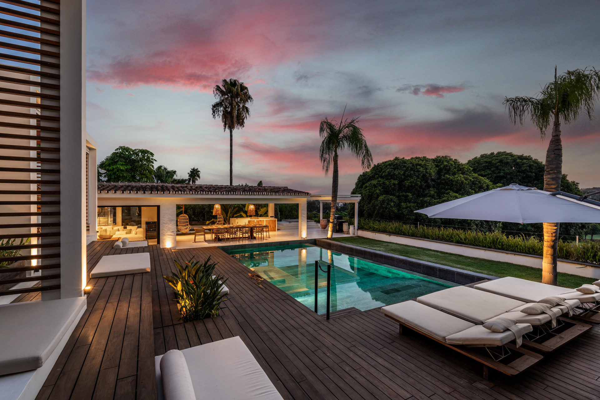 Designer villa in een afgesloten complex in Nueva Andalucía in Nueva Andalucia