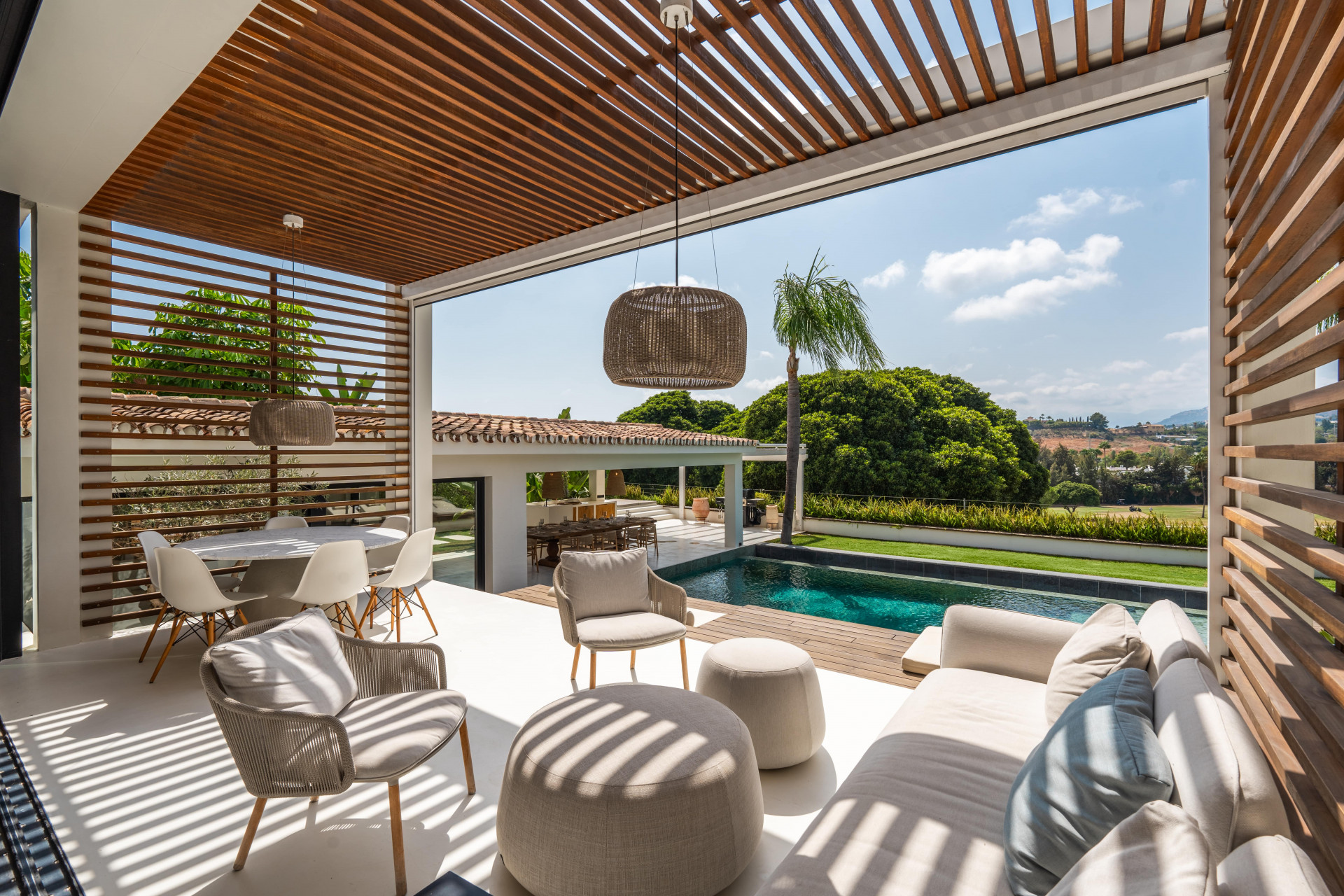 Designer villa in een afgesloten complex in Nueva Andalucía in Nueva Andalucia