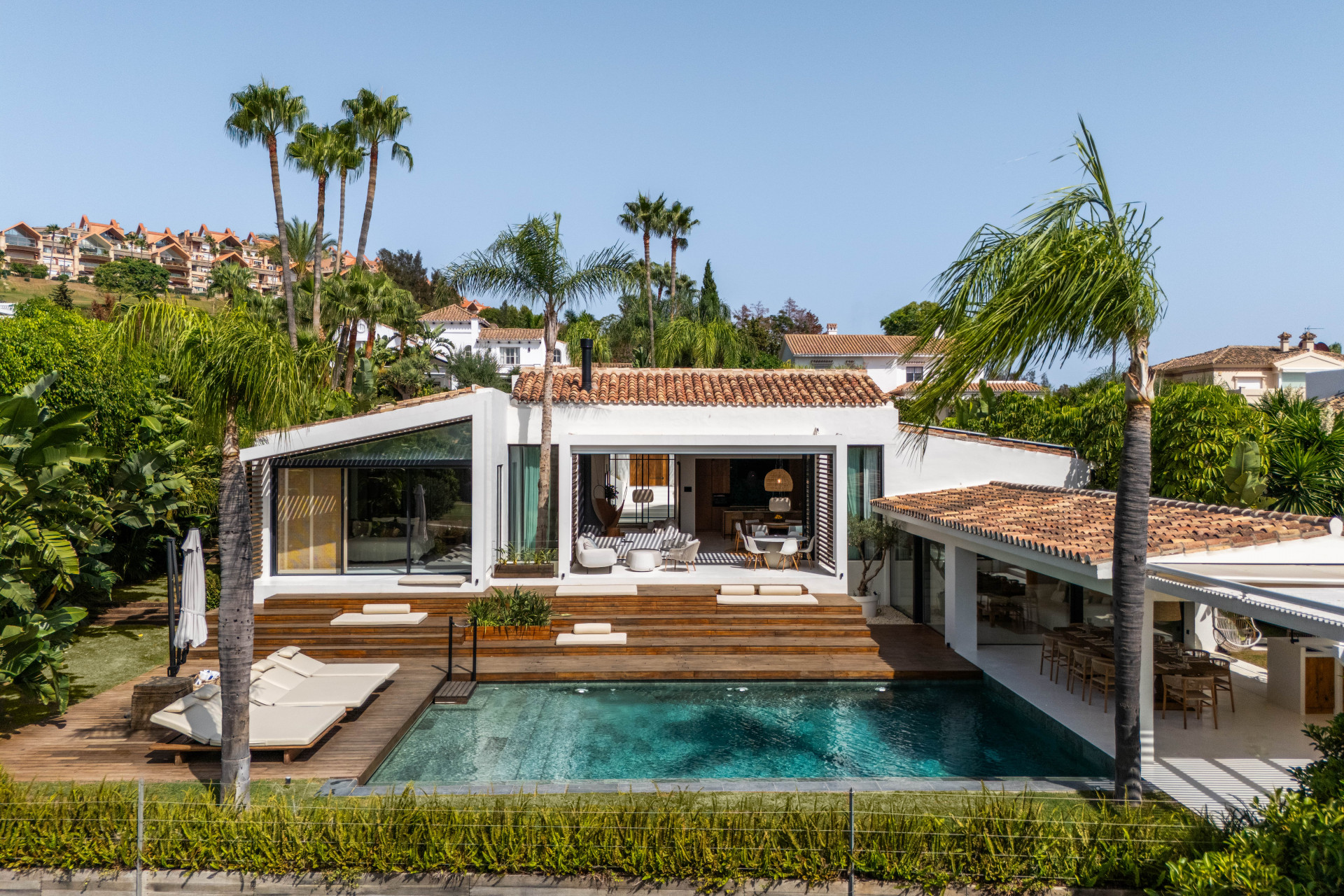 Designer villa in een afgesloten complex in Nueva Andalucía in Nueva Andalucia