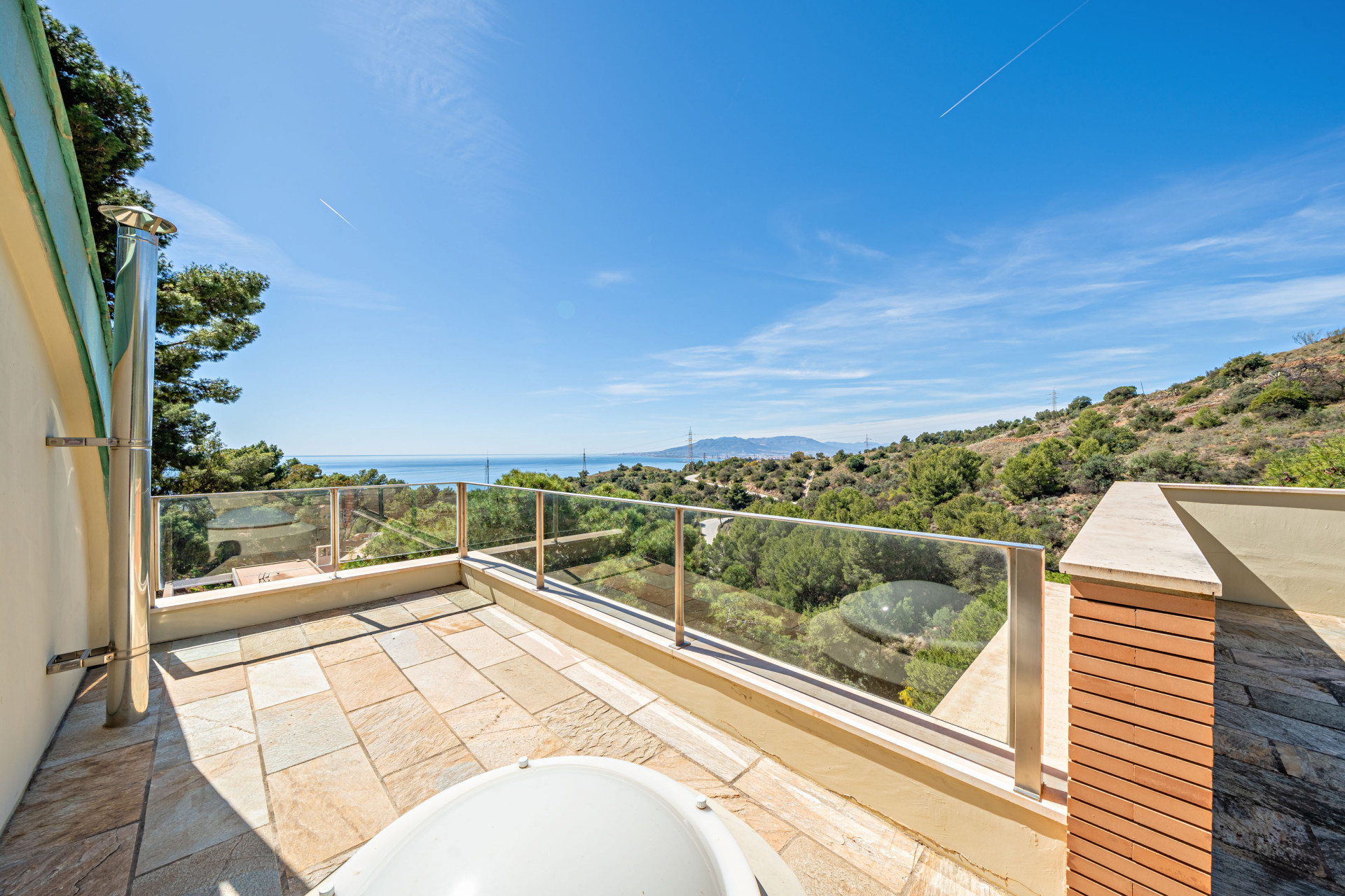 Villa con vistas al mar situada en una tranquila calle sin salida en Málaga Este en Malaga