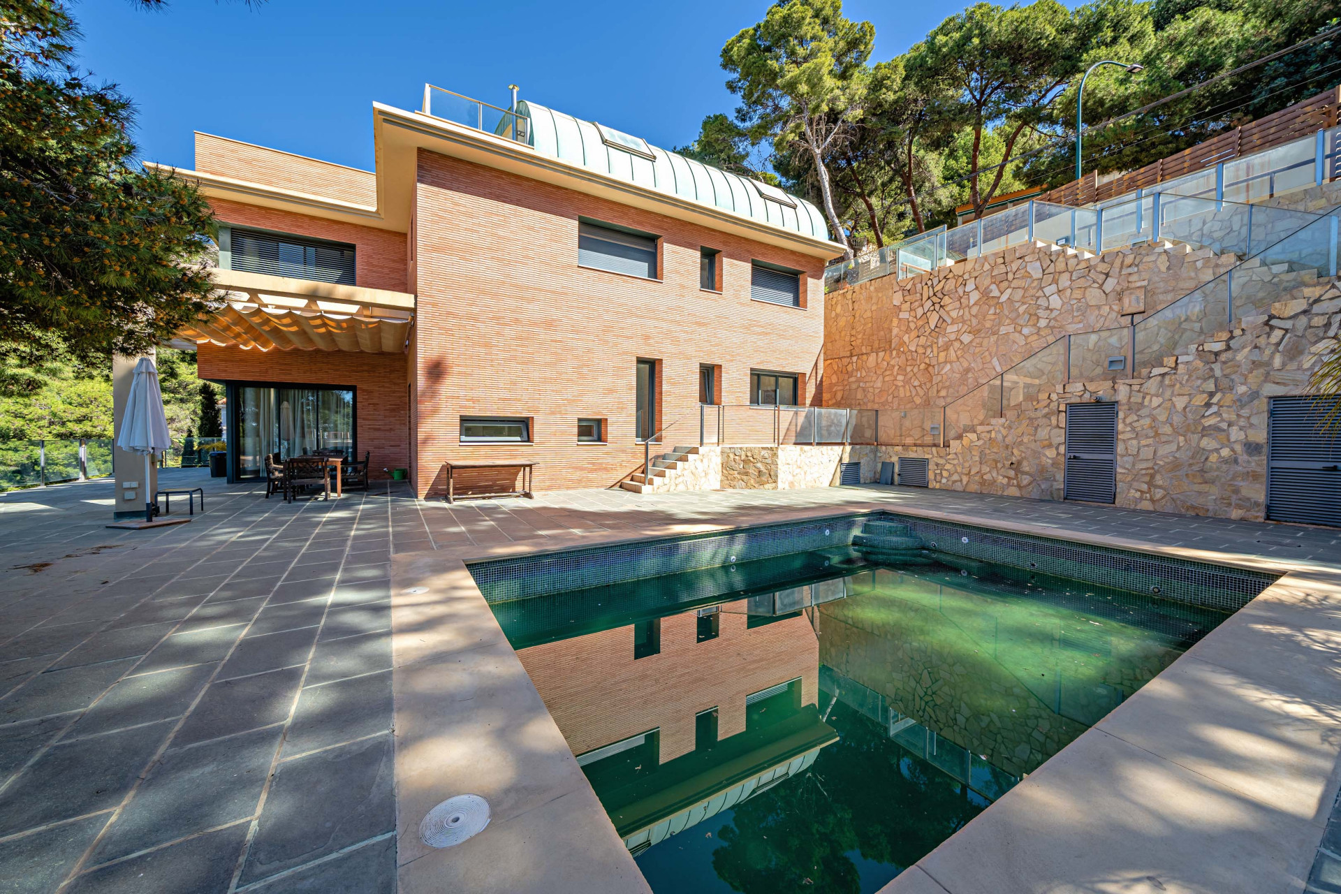 Villa con vistas al mar situada en una tranquila calle sin salida en Málaga Este en Malaga