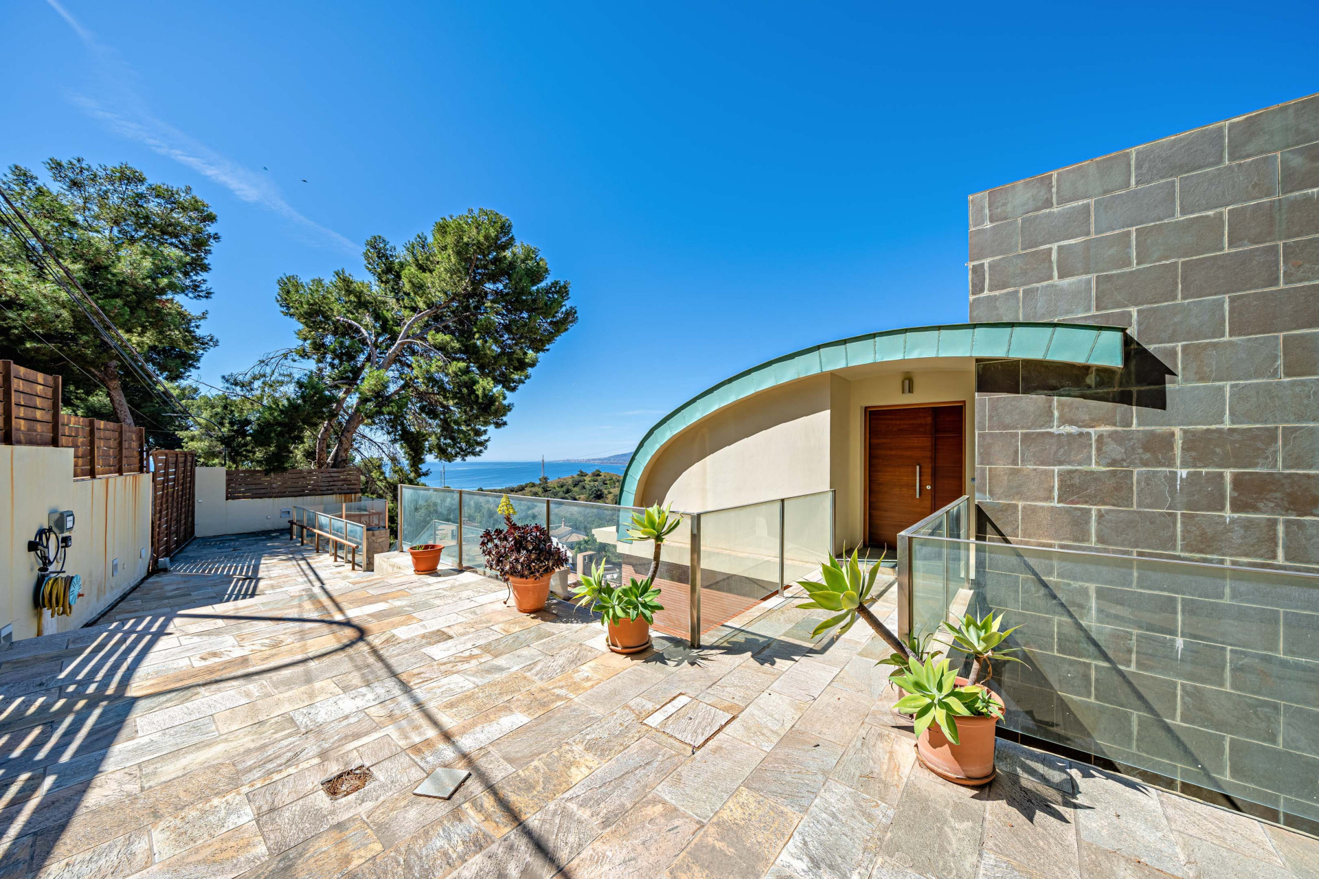 Villa con vistas al mar situada en una tranquila calle sin salida en Málaga Este en Malaga