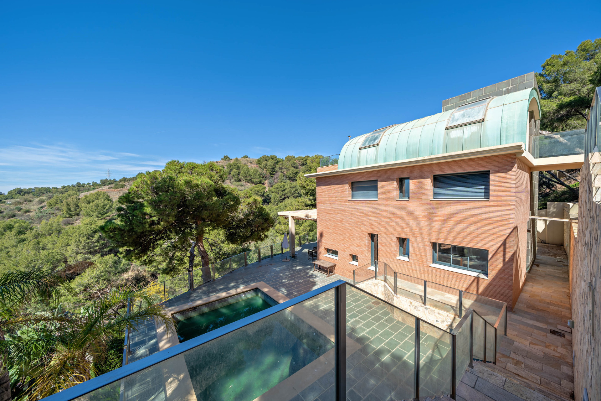 Villa con vistas al mar situada en una tranquila calle sin salida en Málaga Este en Malaga