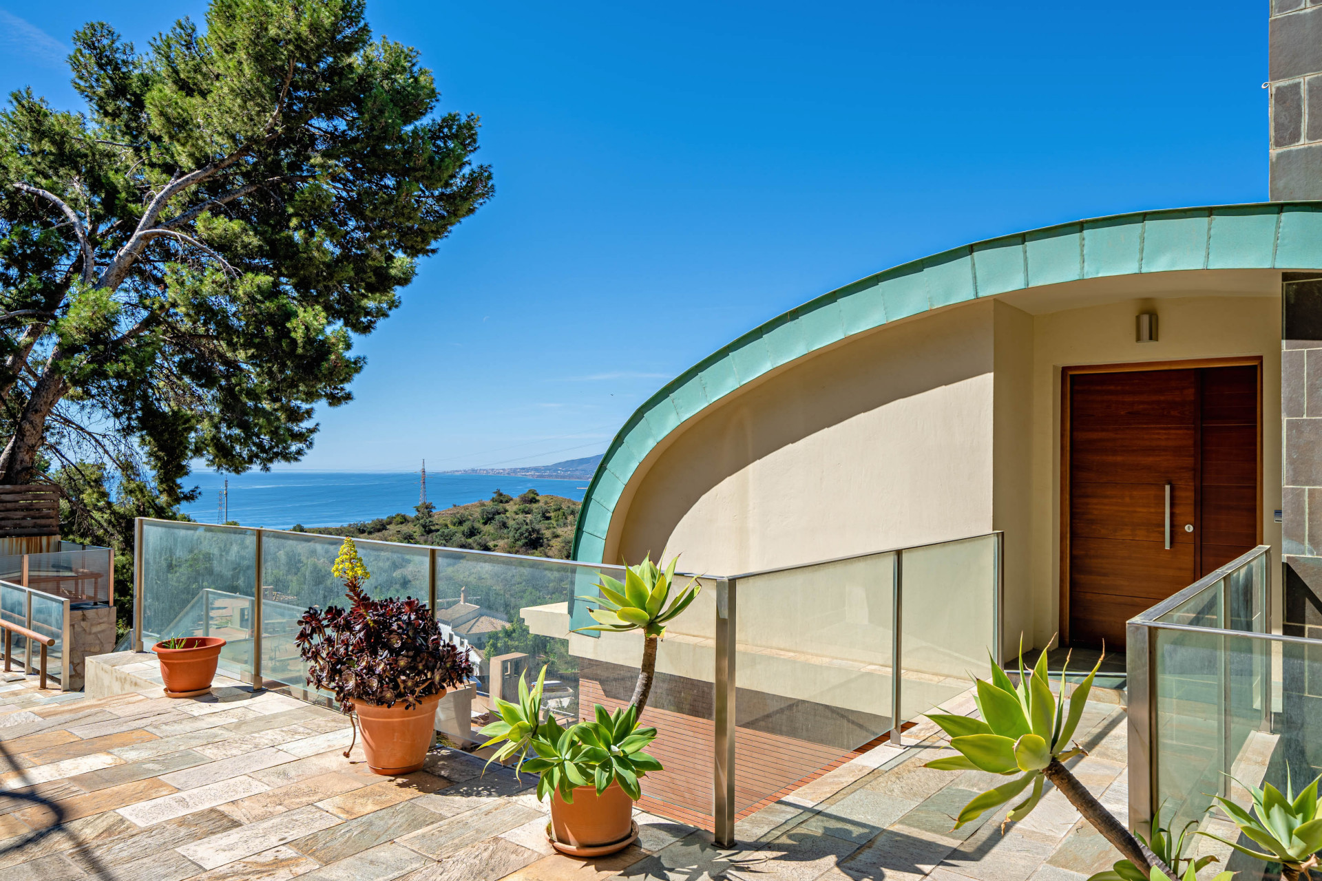 Villa con vistas al mar situada en una tranquila calle sin salida en Málaga Este en Malaga