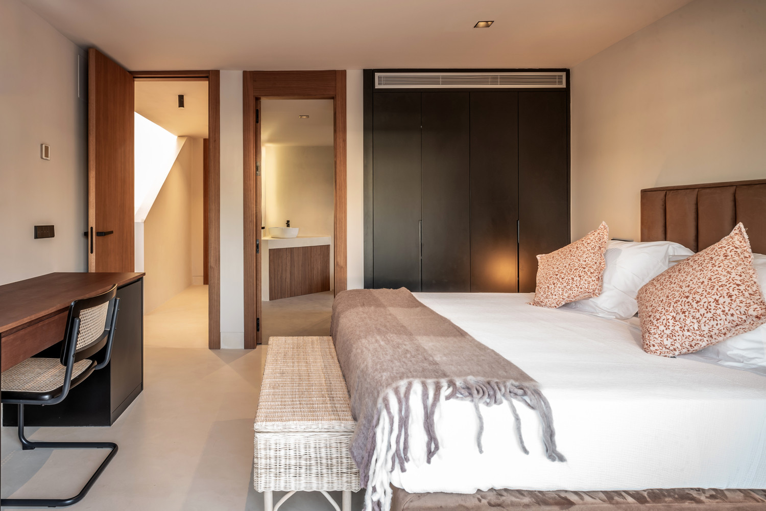 Cinq chambres entièrement rénovées à La Merced à Marbella