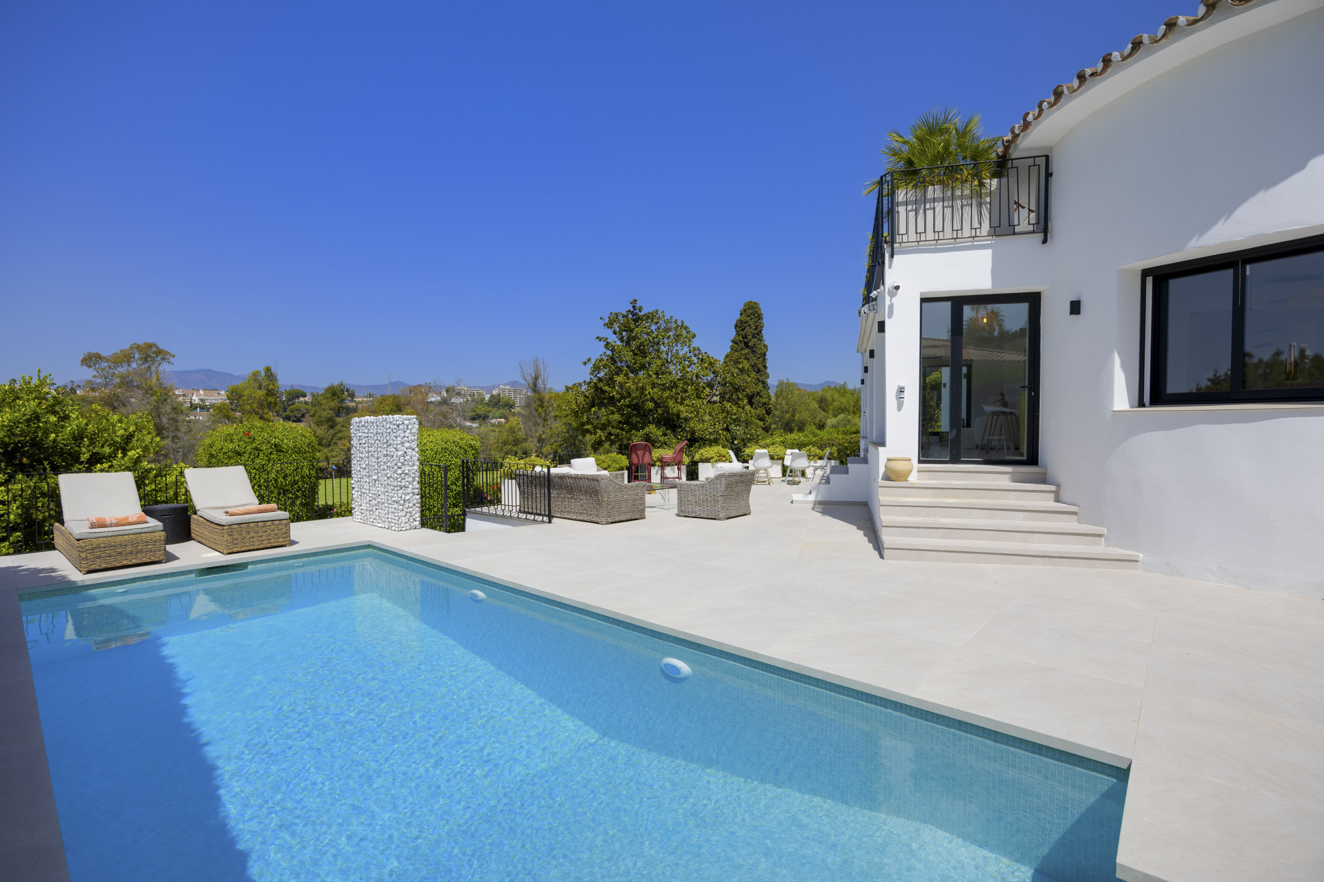 Brand new luxurious modern villa, 4 bedrooms located front line golf in San Pedro de Alcantara