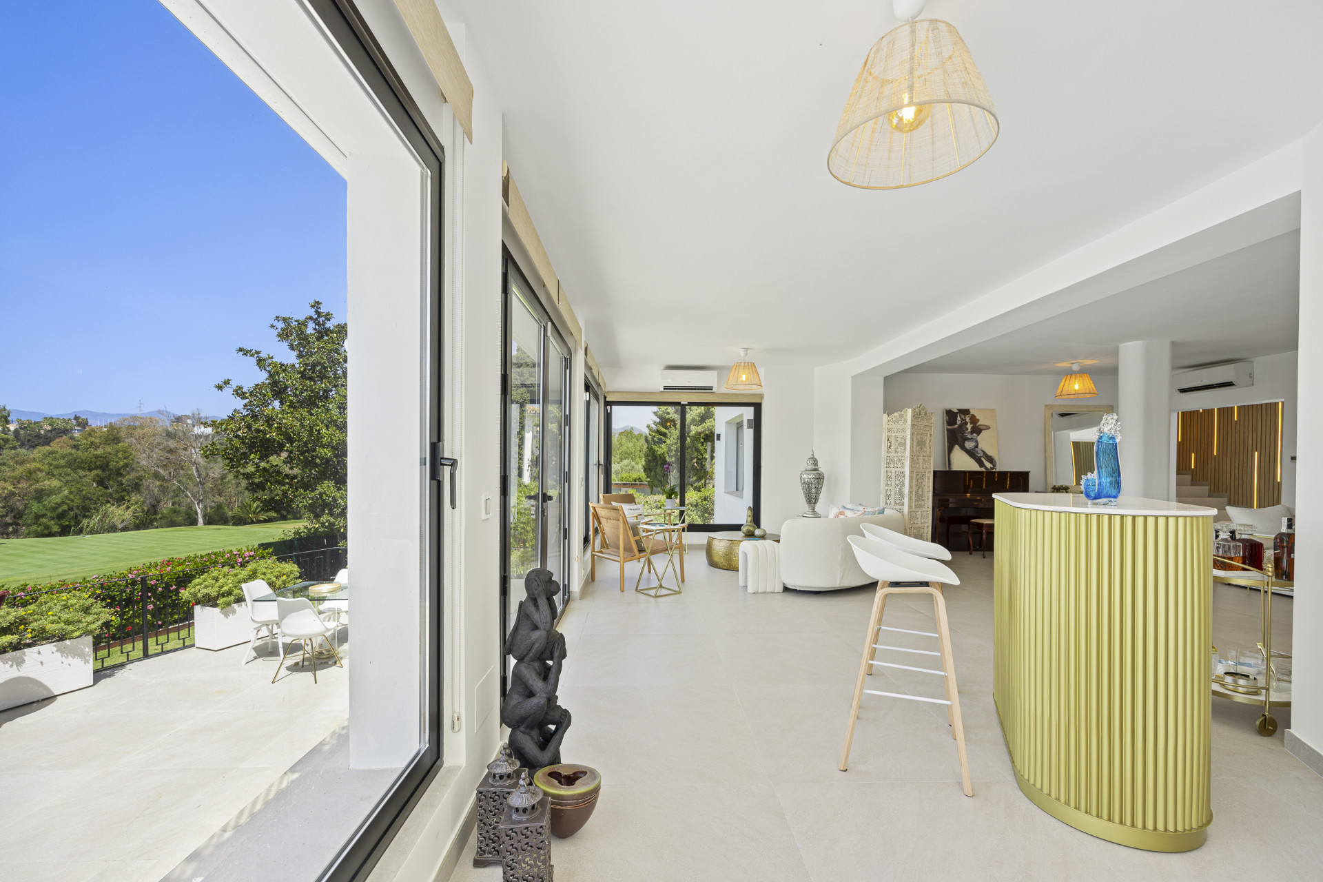 Nieuwe luxe villa met 4 slaapkamers aan de golf in San Pedro de Alcantara