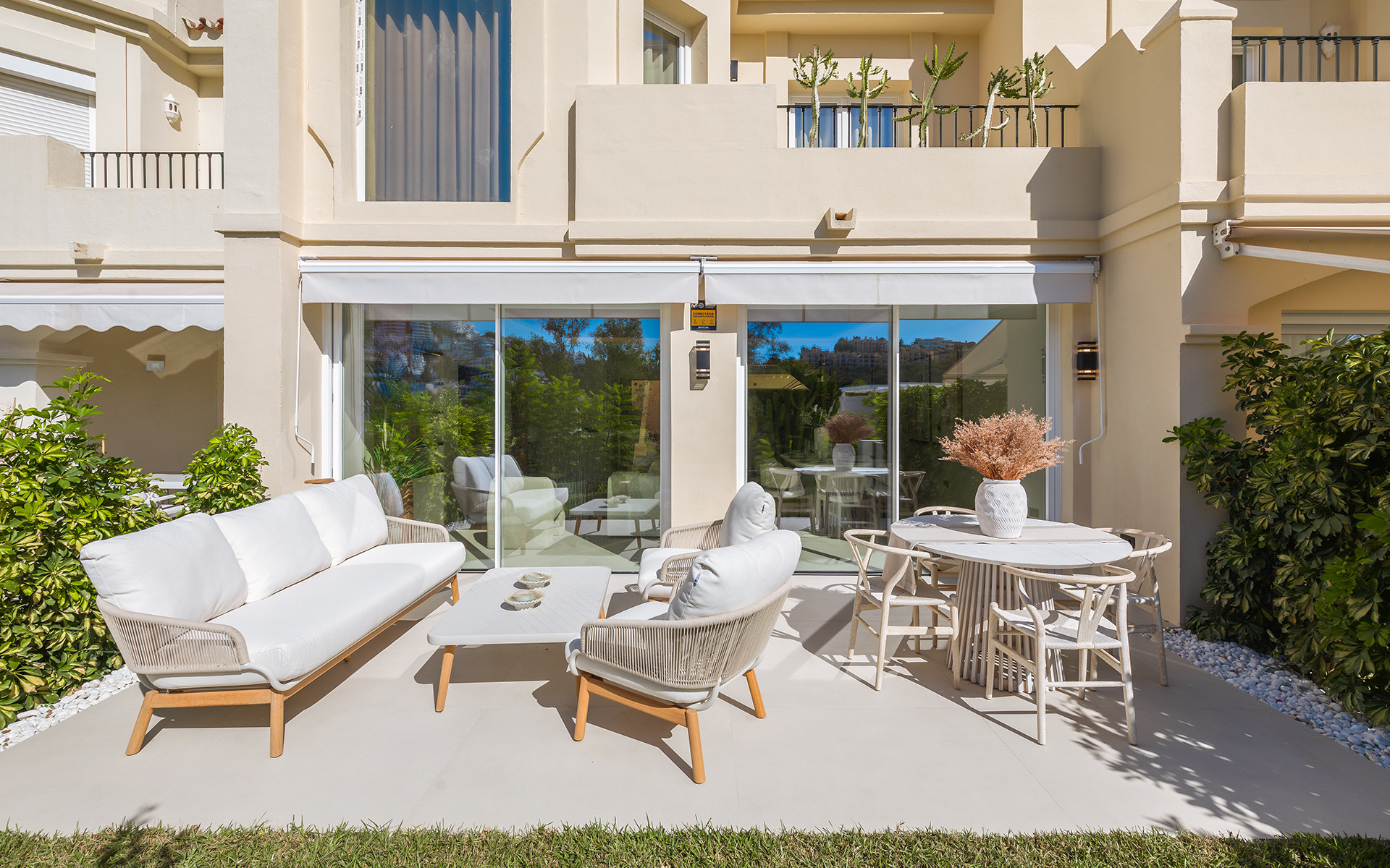 Maison contemporaine entièrement rénovée avec solarium sur le toit à La Quinta à Benahavis