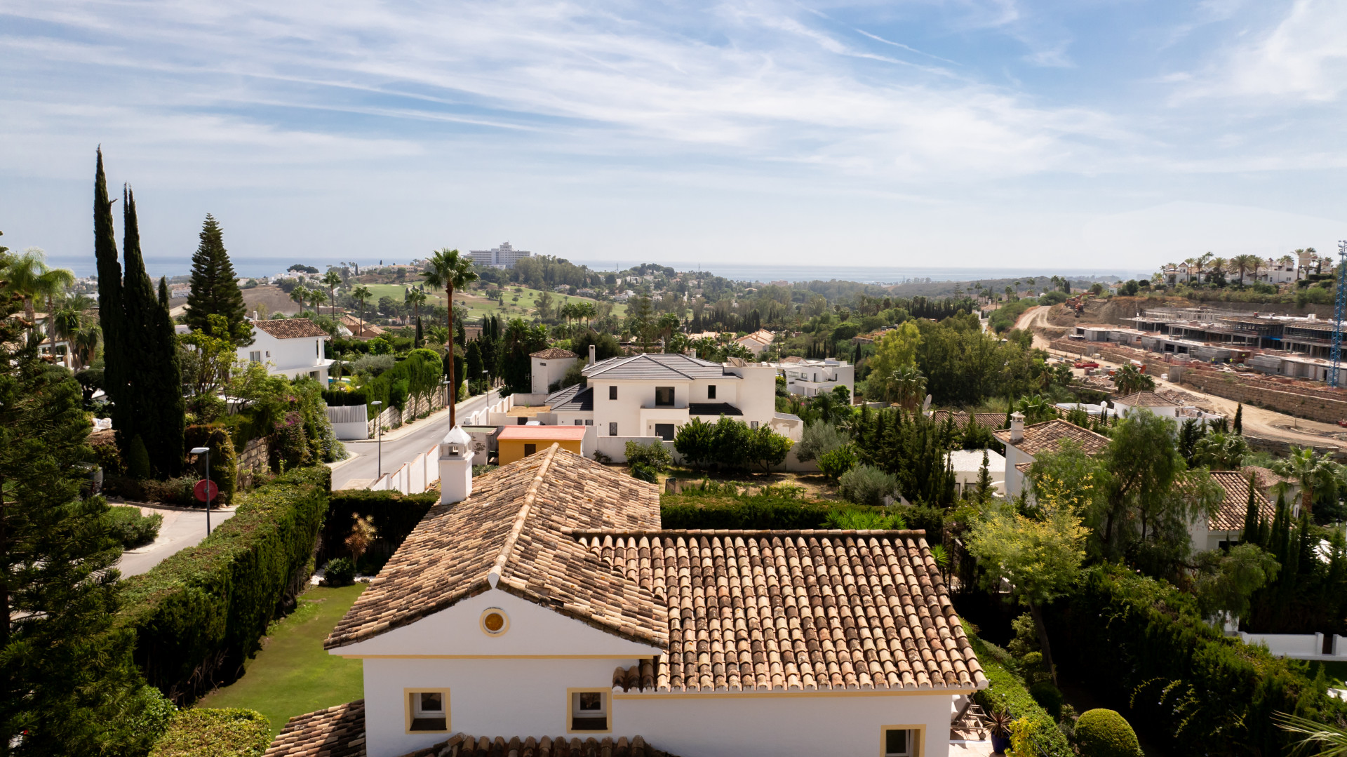 Family Villa in El Paraiso Alto in Benahavis