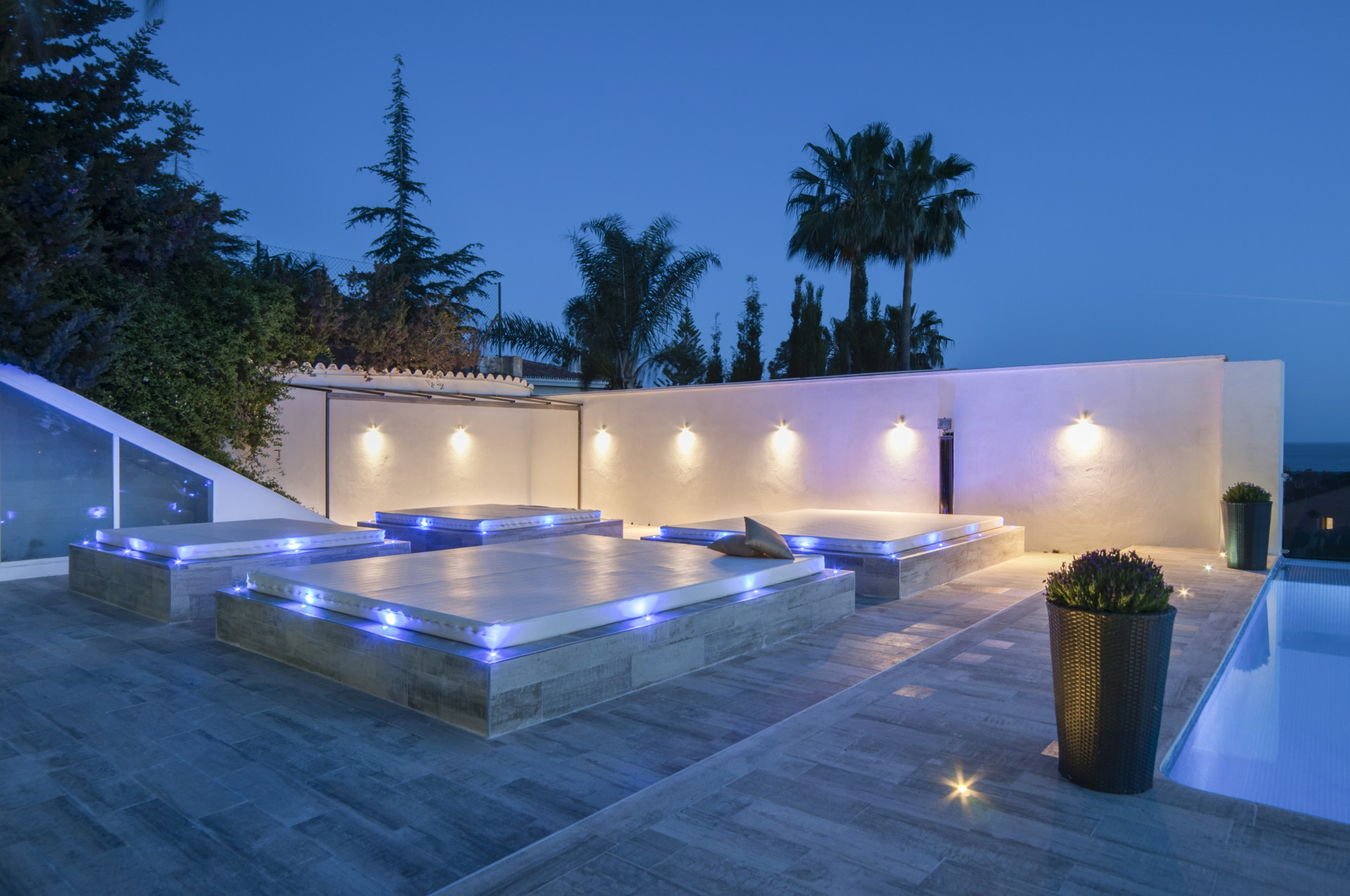 Moderne stijl villa onlangs gerenoveerd in Elviria in Marbella Este