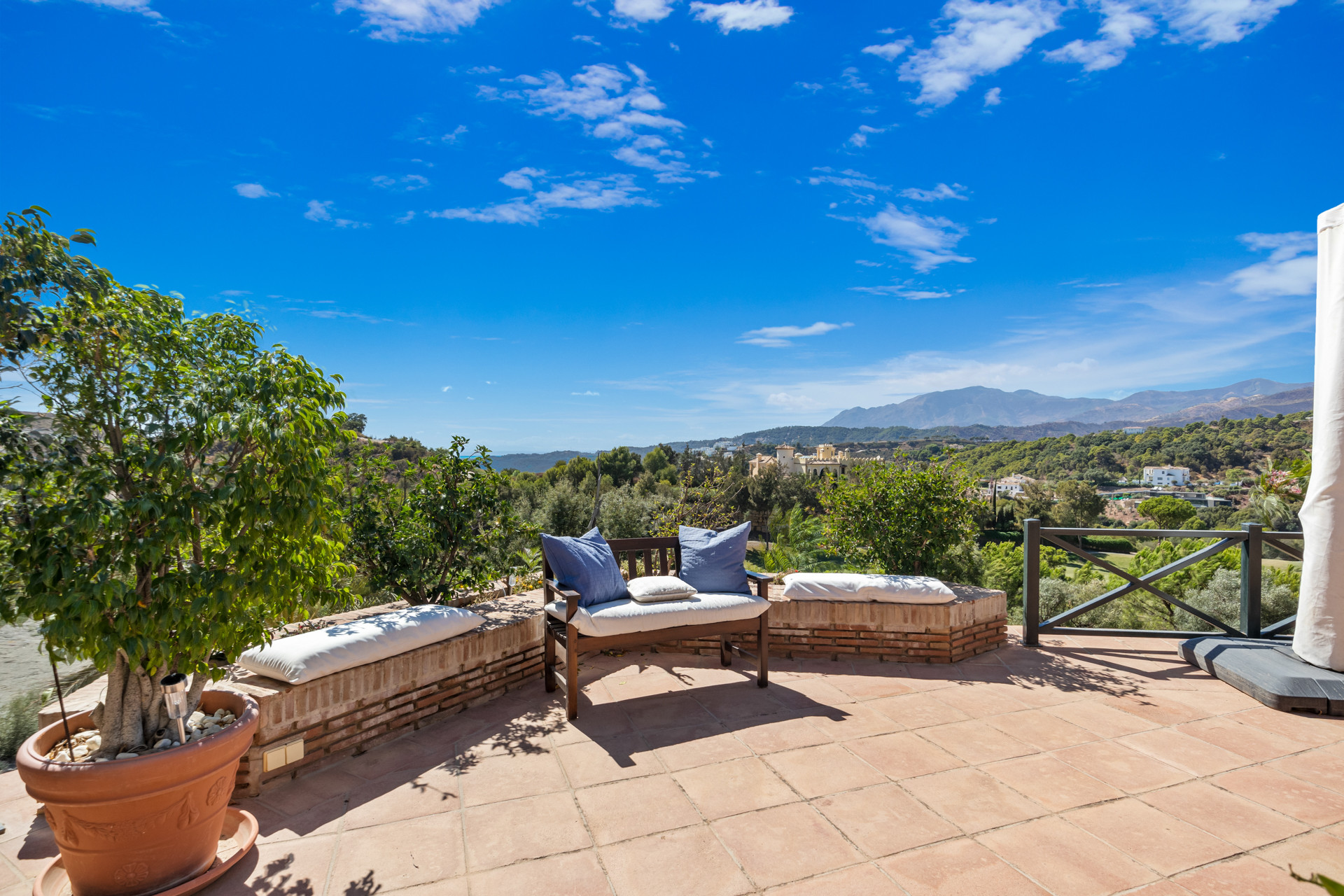 Villa traditionnelle de luxe située dans le Marbella Club Golf Resort à Benahavis