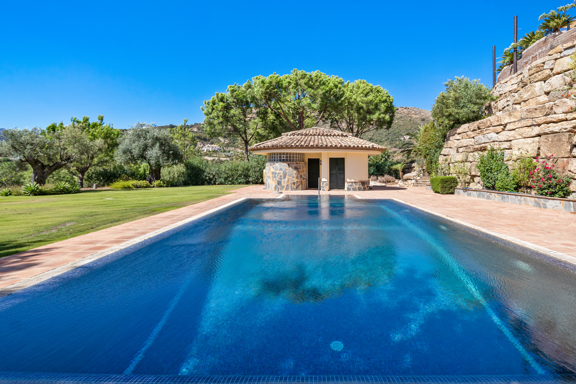 Villa traditionnelle de luxe située dans le Marbella Club Golf Resort à Benahavis