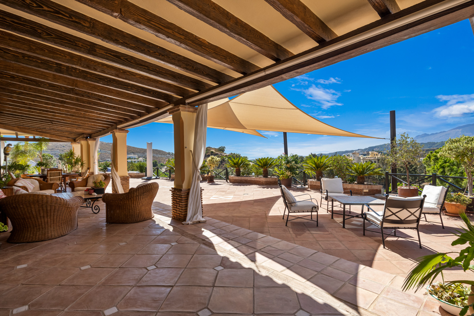 Villa traditionnelle de luxe située dans le Marbella Club Golf Resort à Benahavis