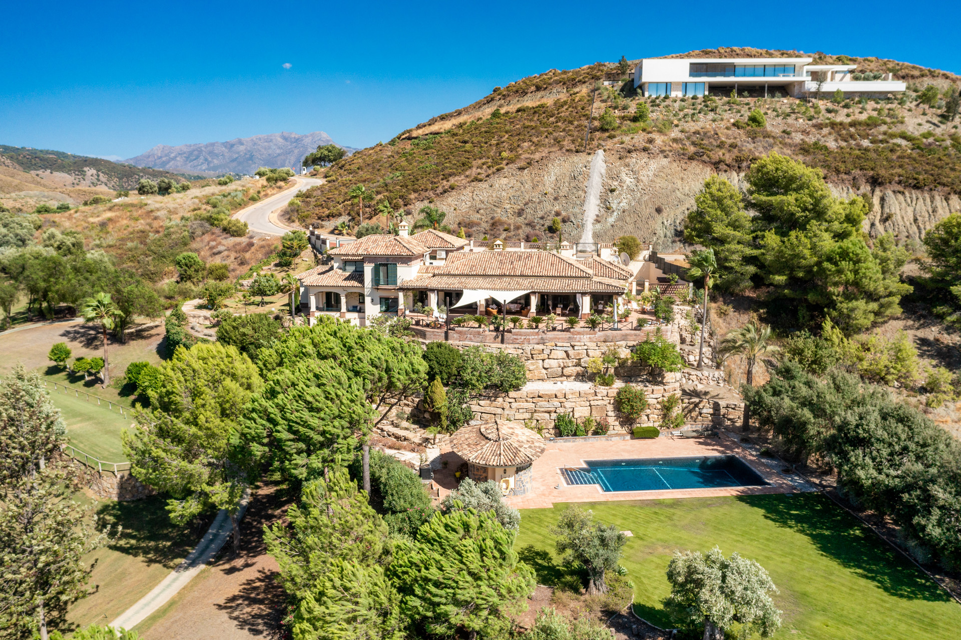 Villa traditionnelle de luxe située dans le Marbella Club Golf Resort à Benahavis