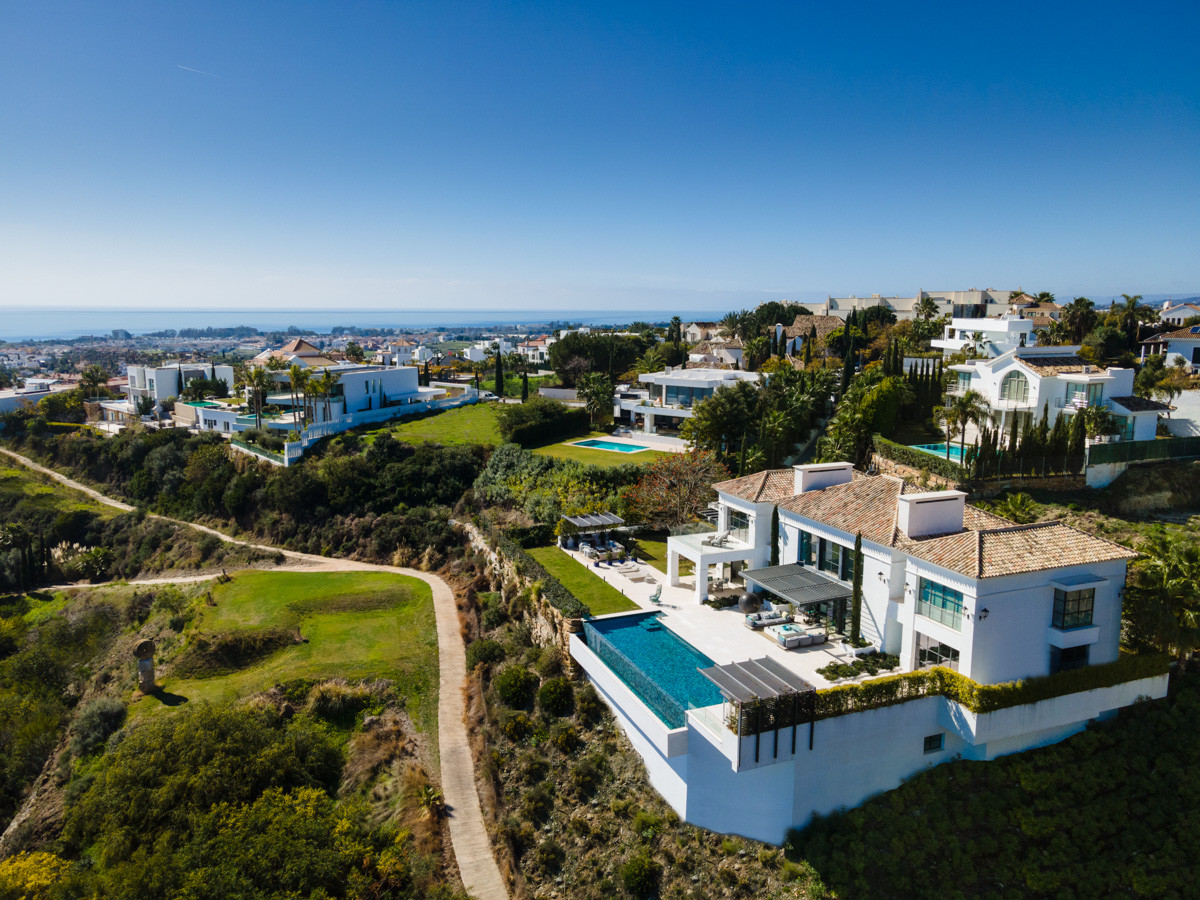 Villa avec vue panoramique sur la mer et le golf à Los Flamingos à Benahavis