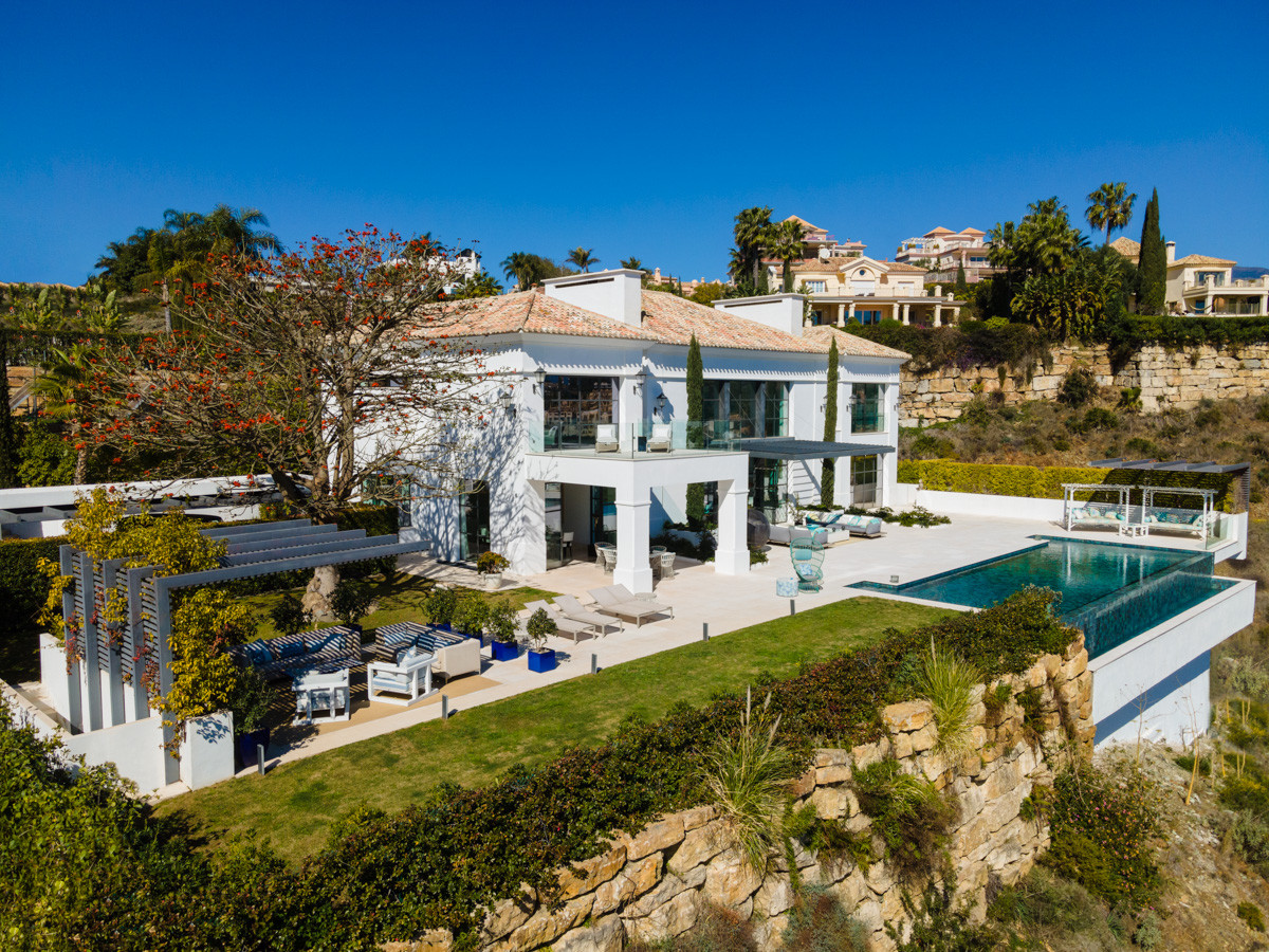 Villa avec vue panoramique sur la mer et le golf à Los Flamingos à Benahavis