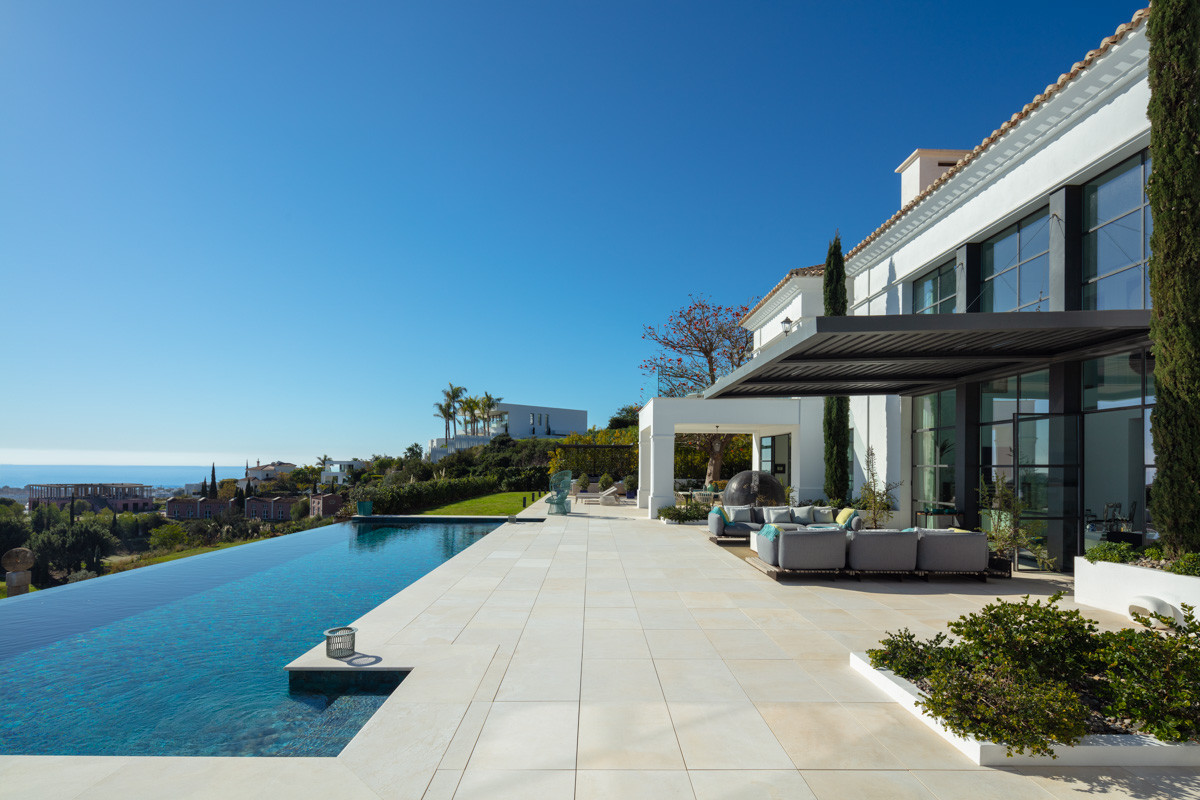 Villa avec vue panoramique sur la mer et le golf à Los Flamingos à Benahavis