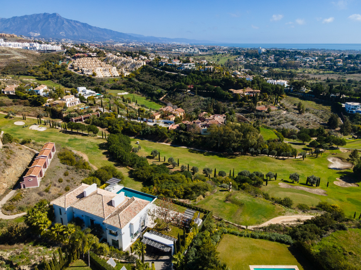 Villa avec vue panoramique sur la mer et le golf à Los Flamingos à Benahavis