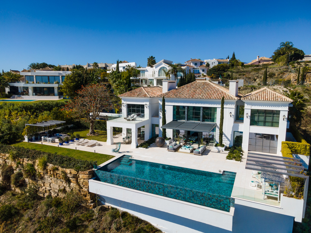 Villa avec vue panoramique sur la mer et le golf à Los Flamingos à Benahavis