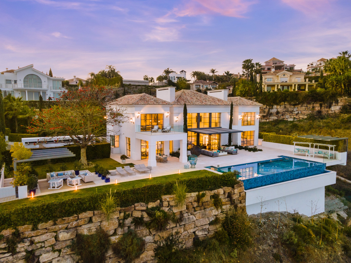 Villa avec vue panoramique sur la mer et le golf à Los Flamingos à Benahavis