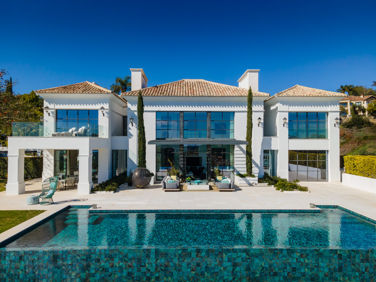 Villa avec vue panoramique sur la mer et le golf à Los Flamingos à Benahavis