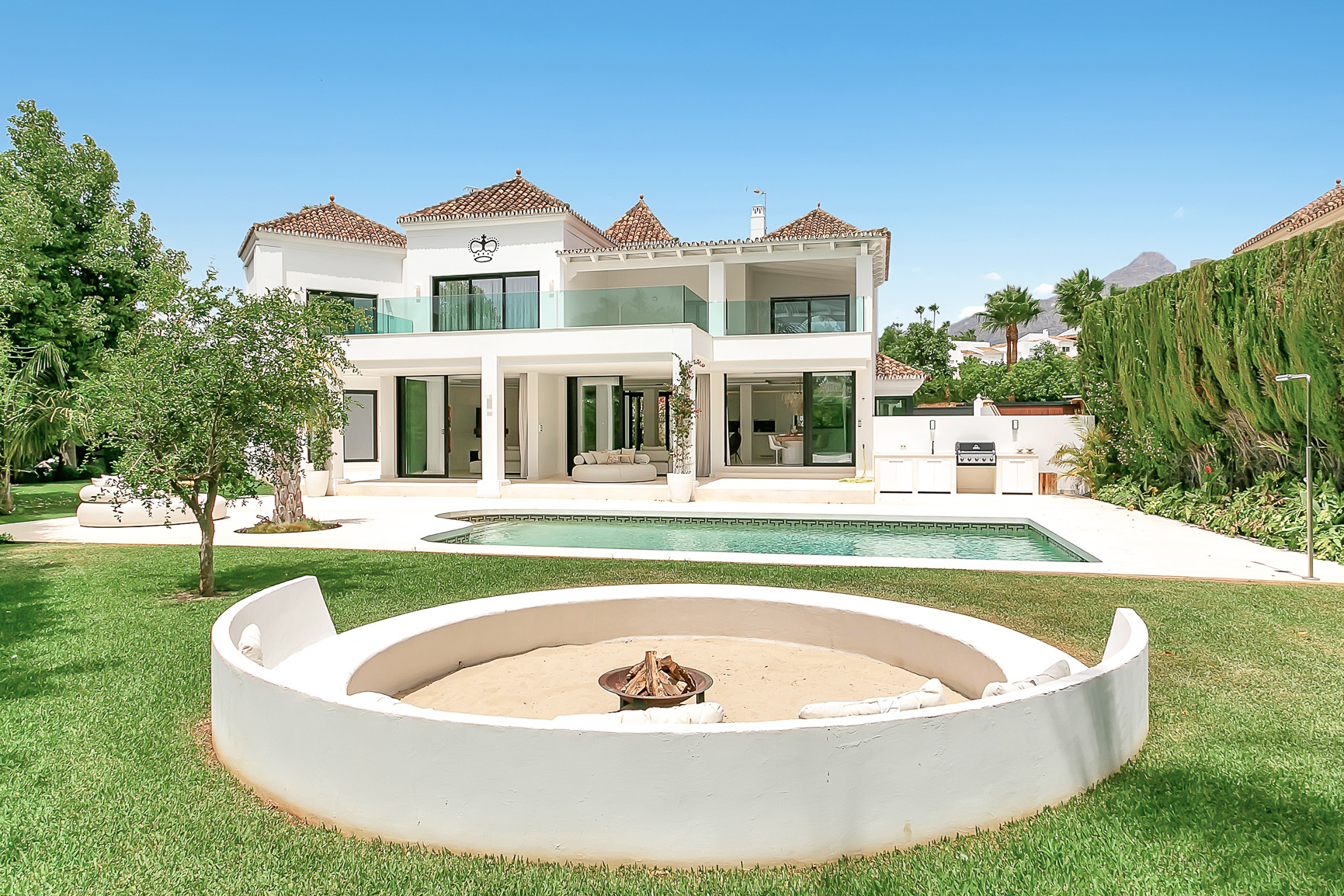 Luxury fully renovated villa in the heart of Nueva Andalucía in Nueva Andalucia