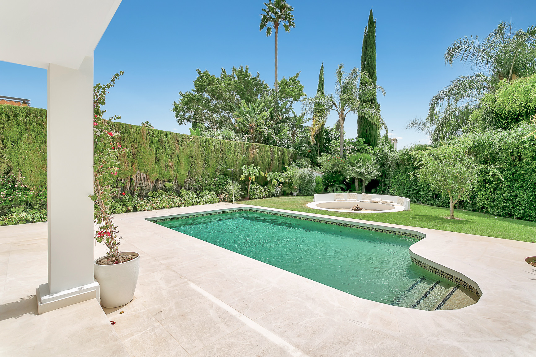 Luxury fully renovated villa in the heart of Nueva Andalucía in Nueva Andalucia