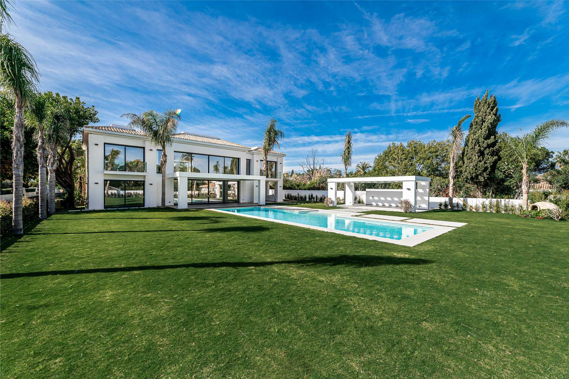 Villa for sale in <i>Casasola, </i>Estepona