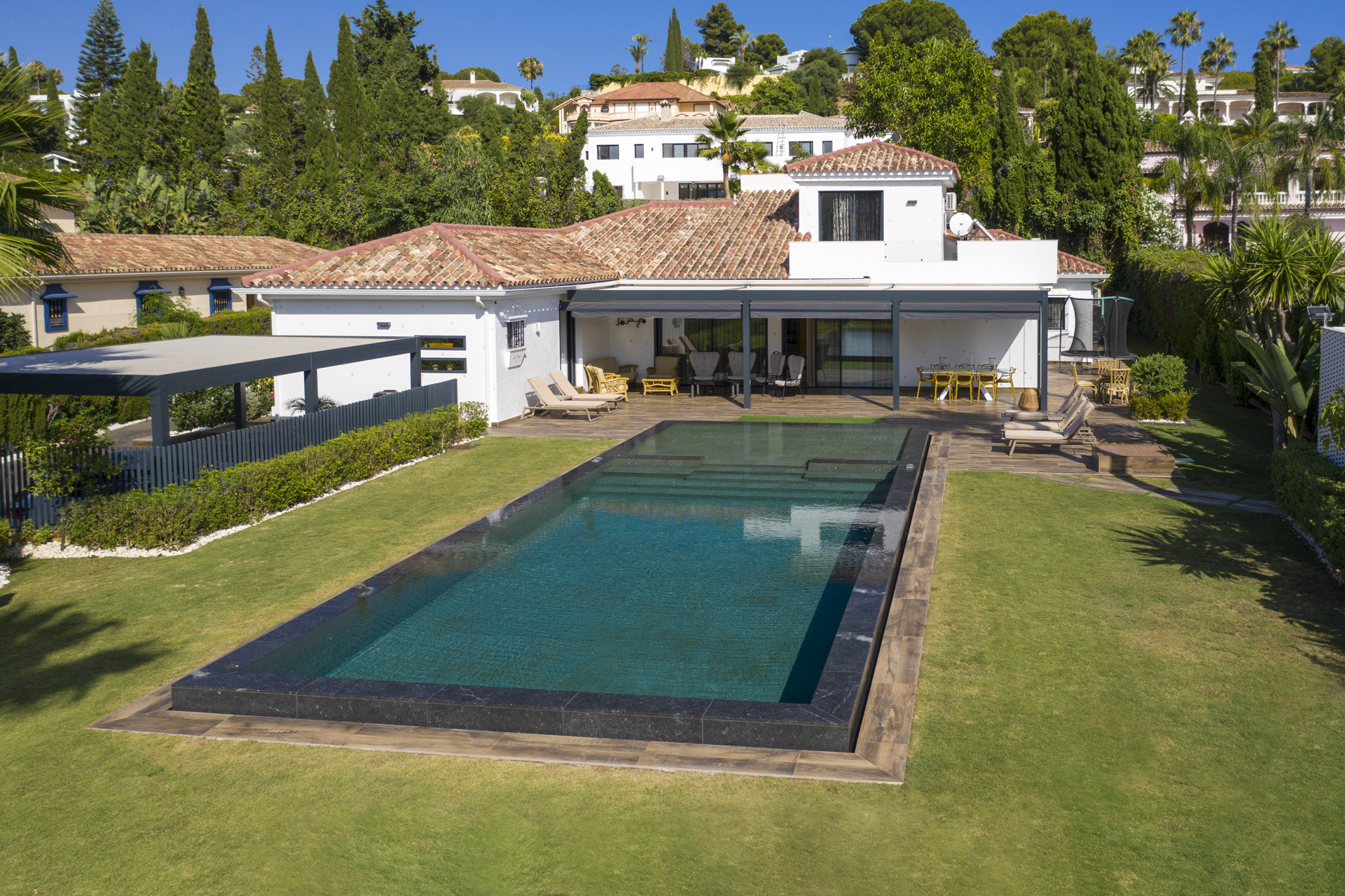 Villa for sale in <i>El Paraiso, </i>Estepona