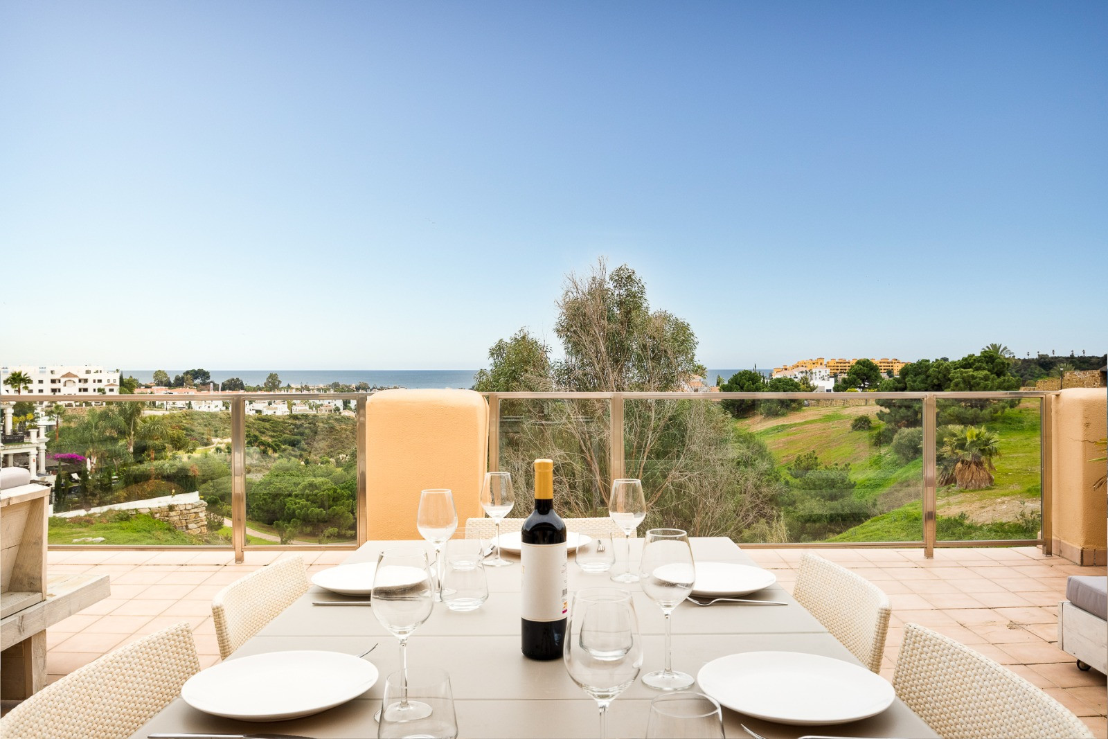 Penthouse for sale in <i>La Resina Golf, </i>Estepona