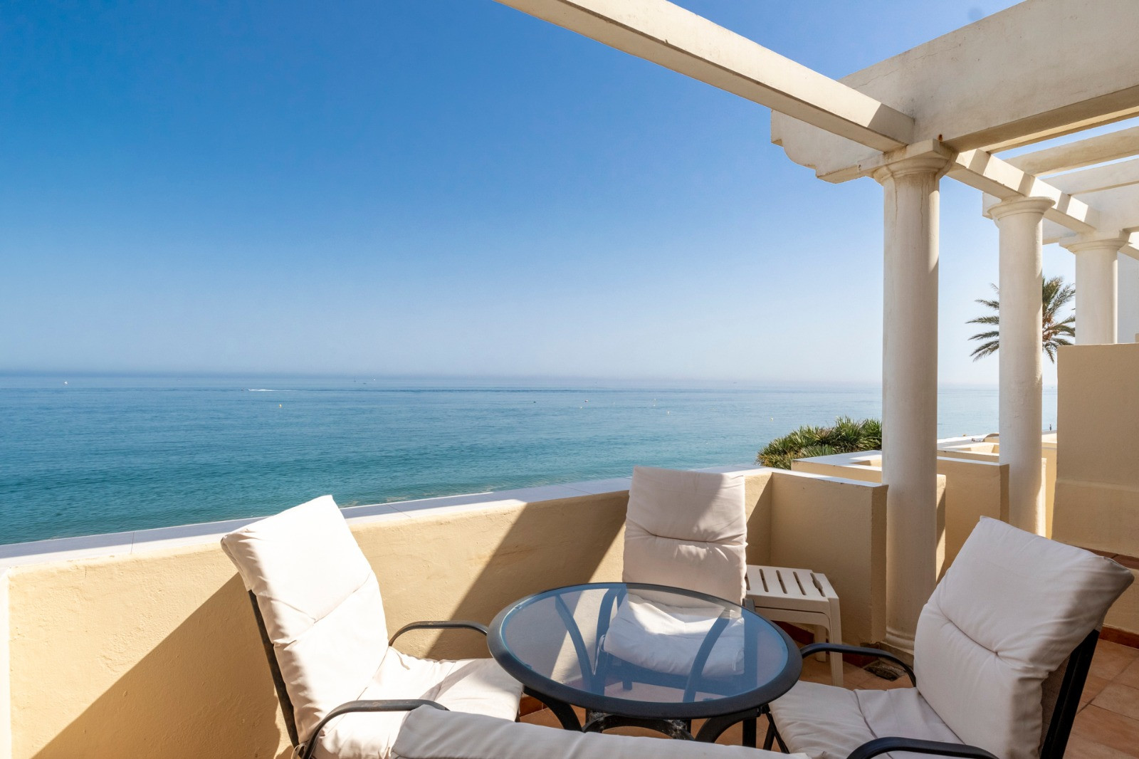 Duplex Penthouse for sale in <i>Playa del Moral, </i>Estepona
