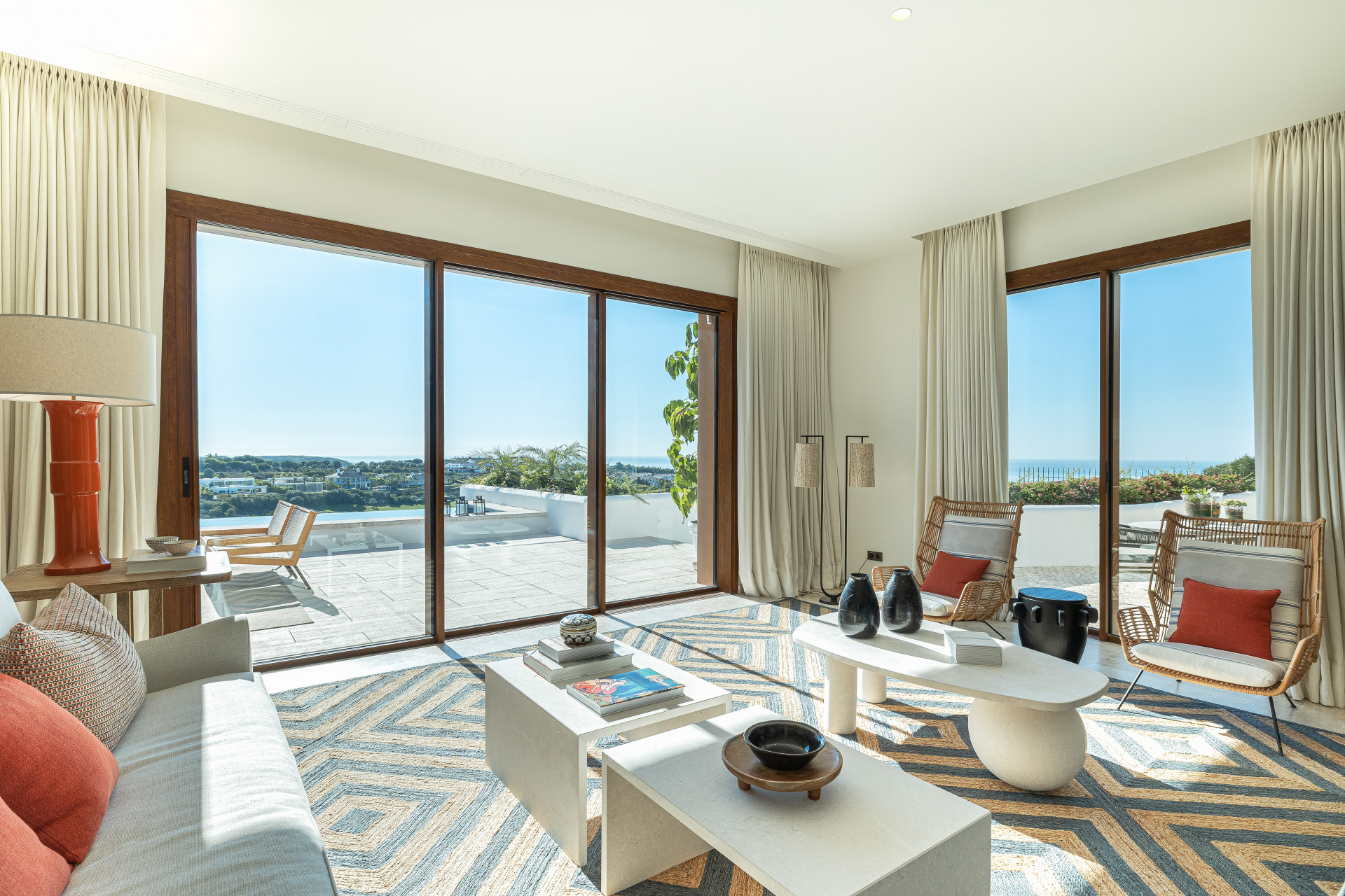 Extraordinaire et belle villa-appartement au premier étage dans un entroit superbe de haute qualité à Casares