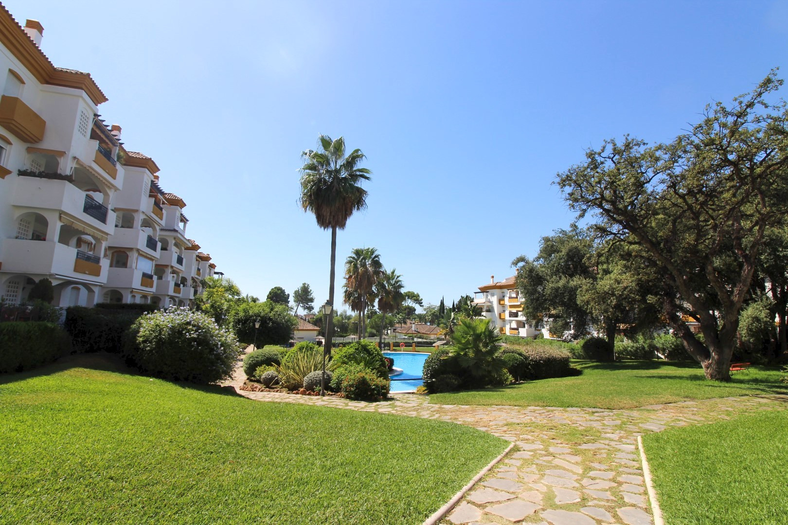 Duplex Penthouse for sale in <i>Los Pinos de Nagüeles, </i>Marbella Golden Mile
