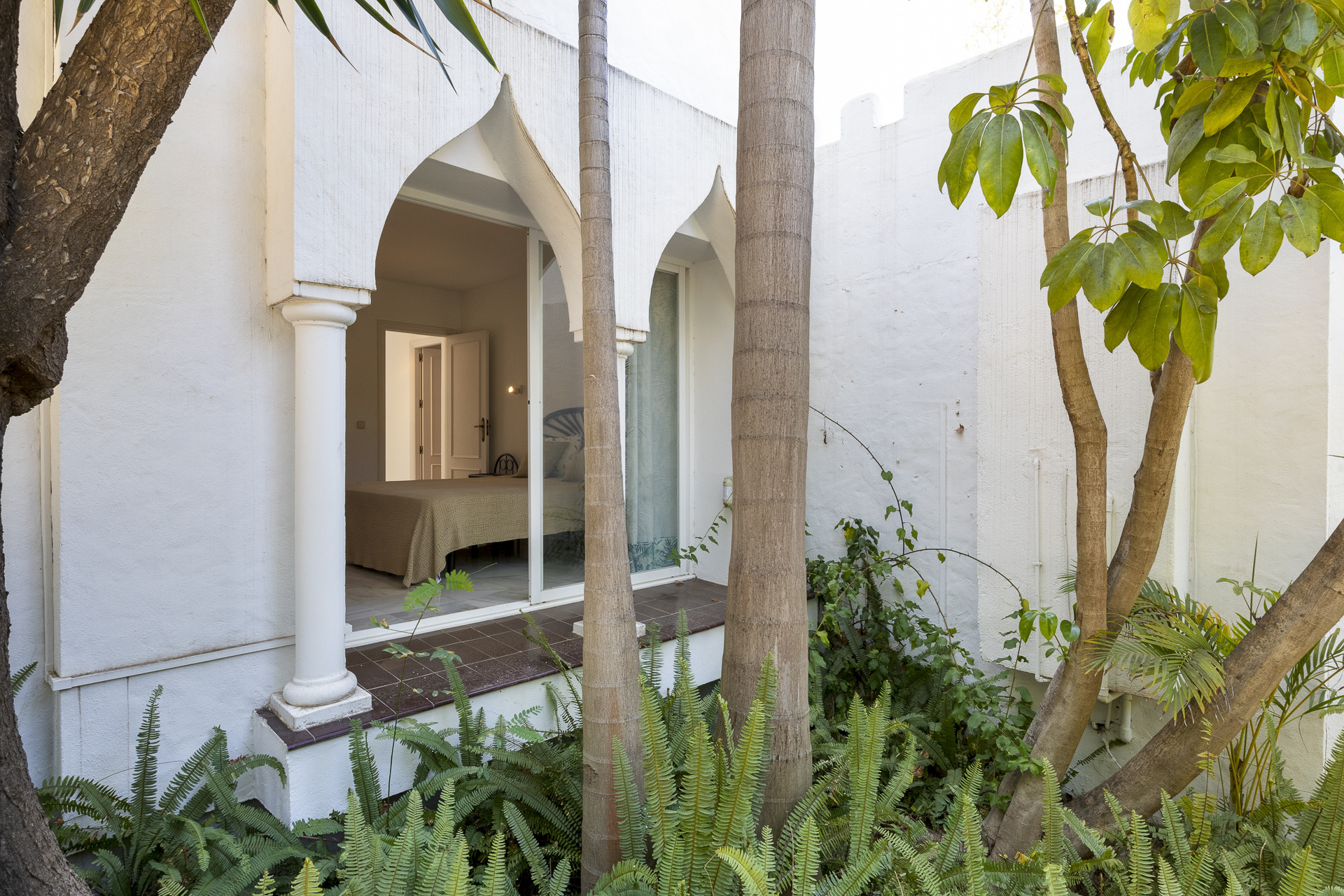 Villa for sale in <i>El Paraiso, </i>Estepona