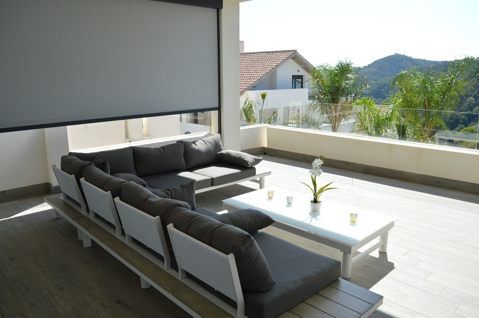 Modern 2 slaapkamer appartement met panoramisch uitzicht in Estepona