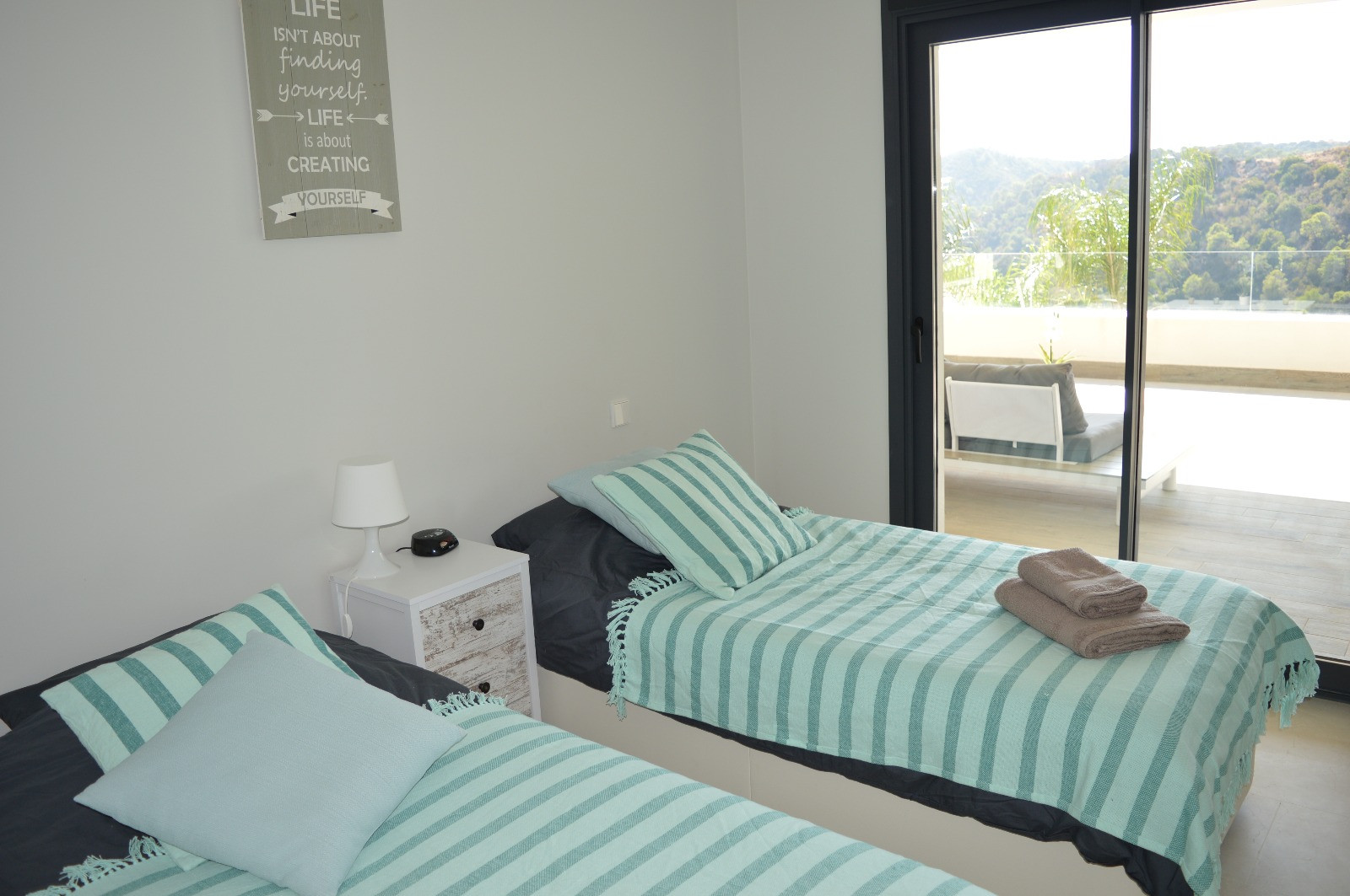 Modern 2 slaapkamer appartement met panoramisch uitzicht in Estepona