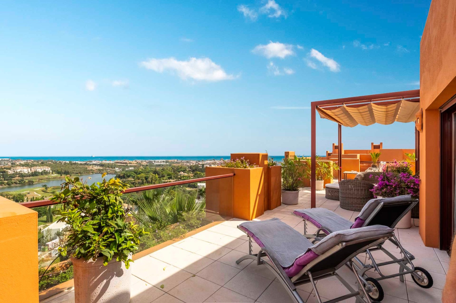 Penthouse for rent in <i>Los Flamingos Golf, </i>Benahavis