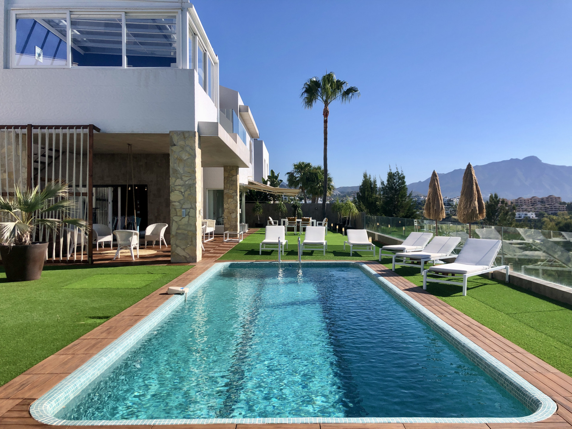 Gerenoveerde eerstelijns golfvilla in Estepona