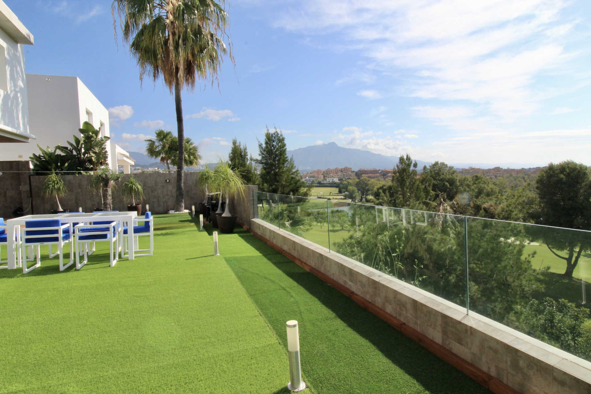 Gerenoveerde eerstelijns golfvilla in Estepona