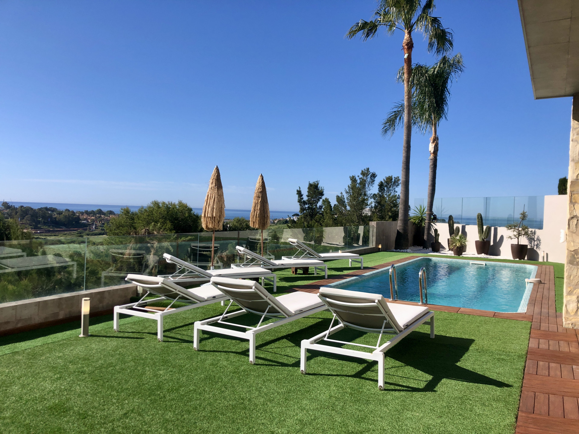 Gerenoveerde eerstelijns golfvilla in Estepona