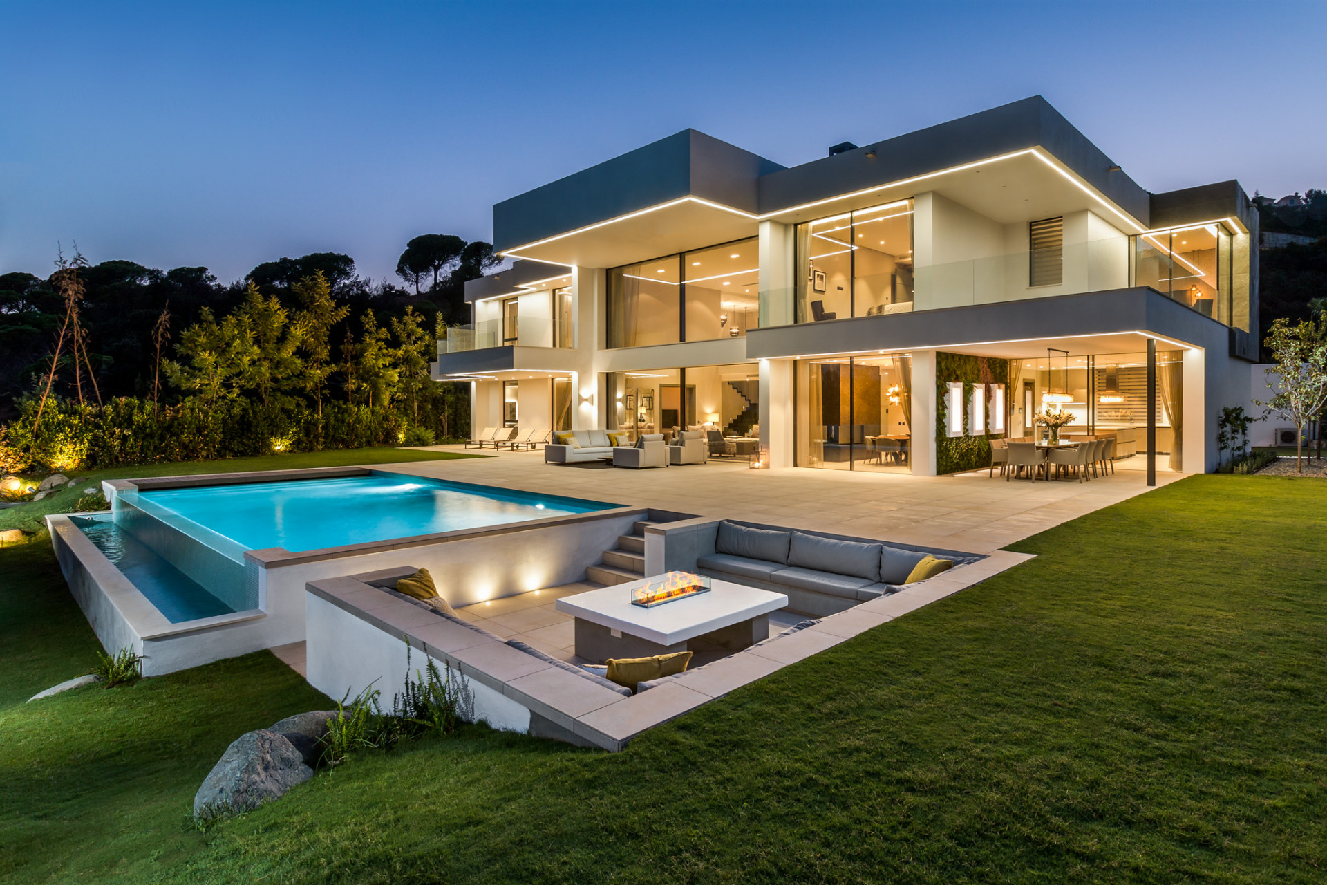Villa for sale in <i>El Madroñal, </i>Benahavis